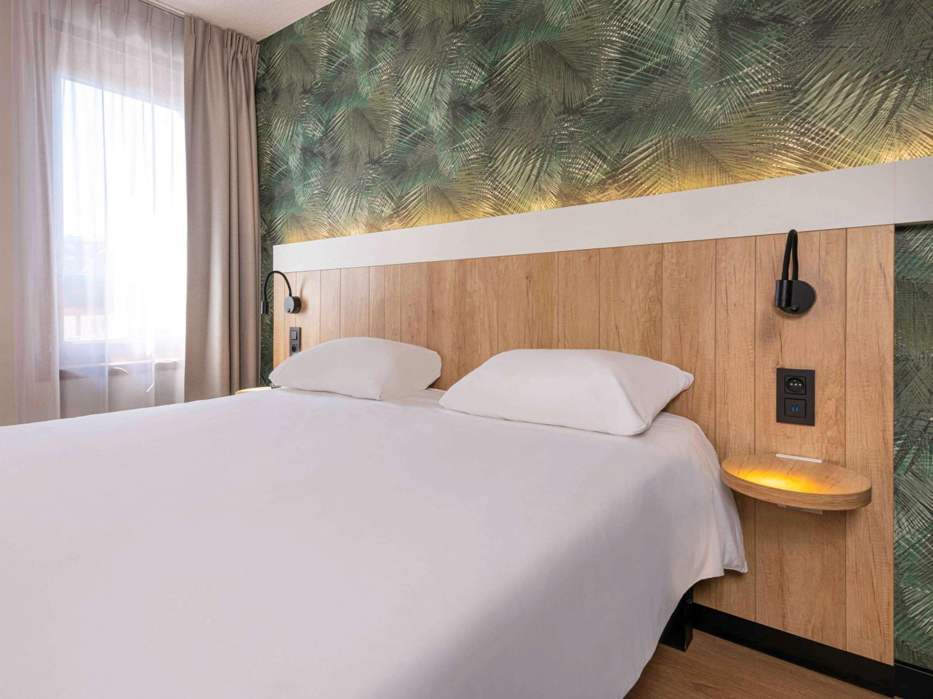 Triple Room with One Double and Single Bed or Three Single Beds - Photo 4