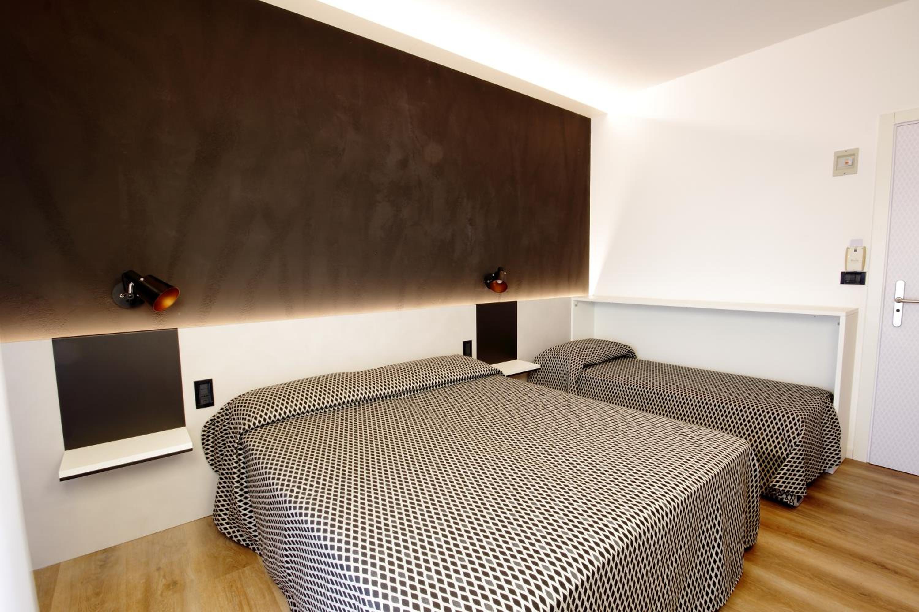 Deluxe Double or Twin Room with Balcony photo 1