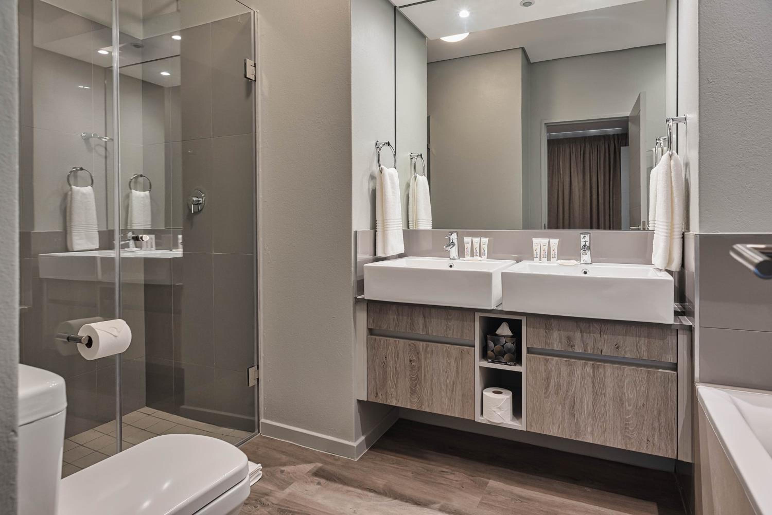 Two Bedroom Two Bathroom Superior Apartment photo 2