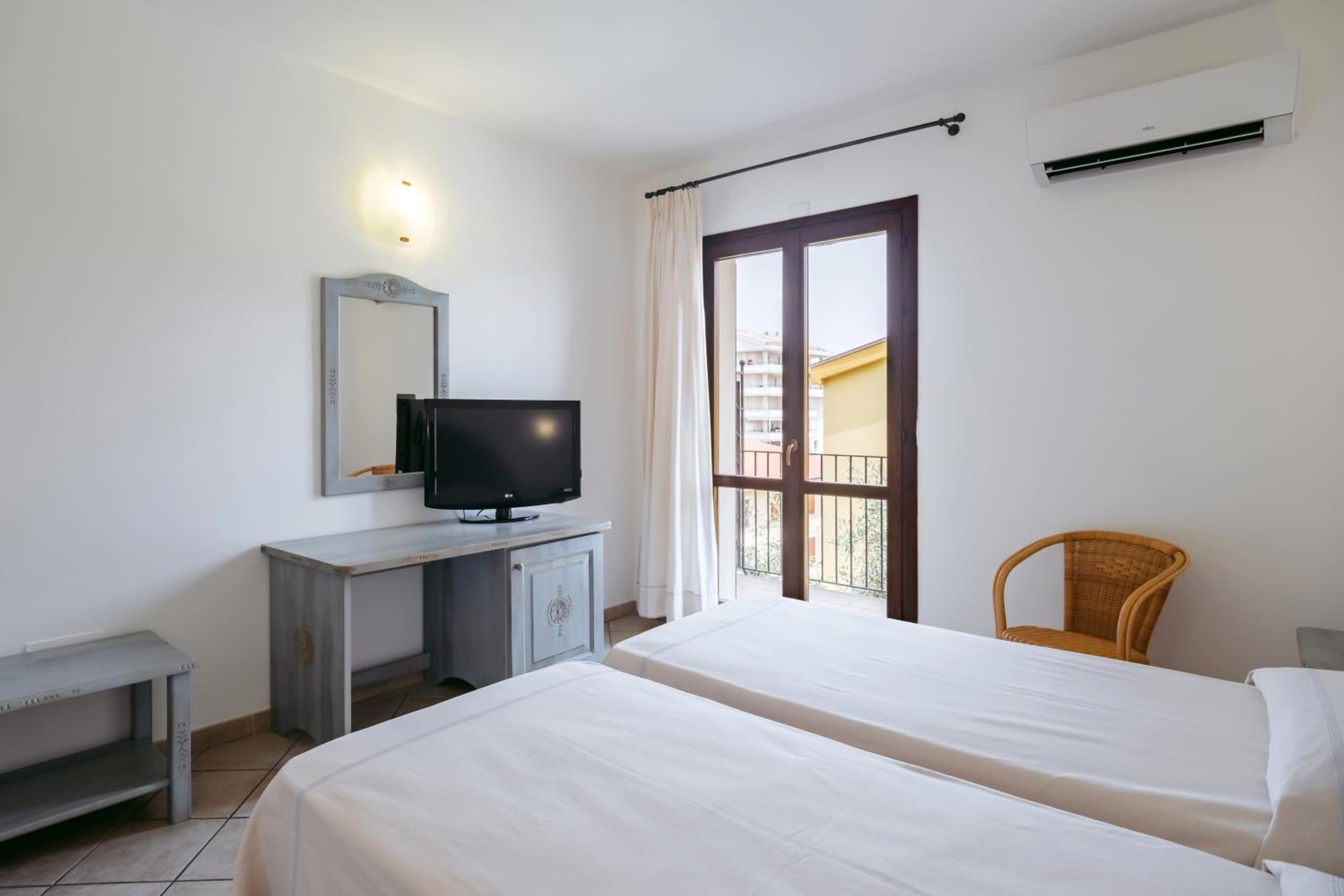 Twin Room - Photo 1