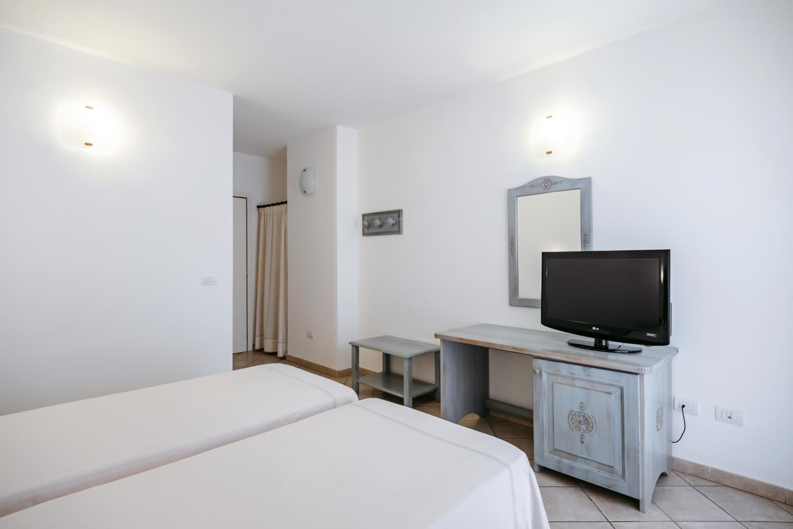 Twin Room - Photo 5