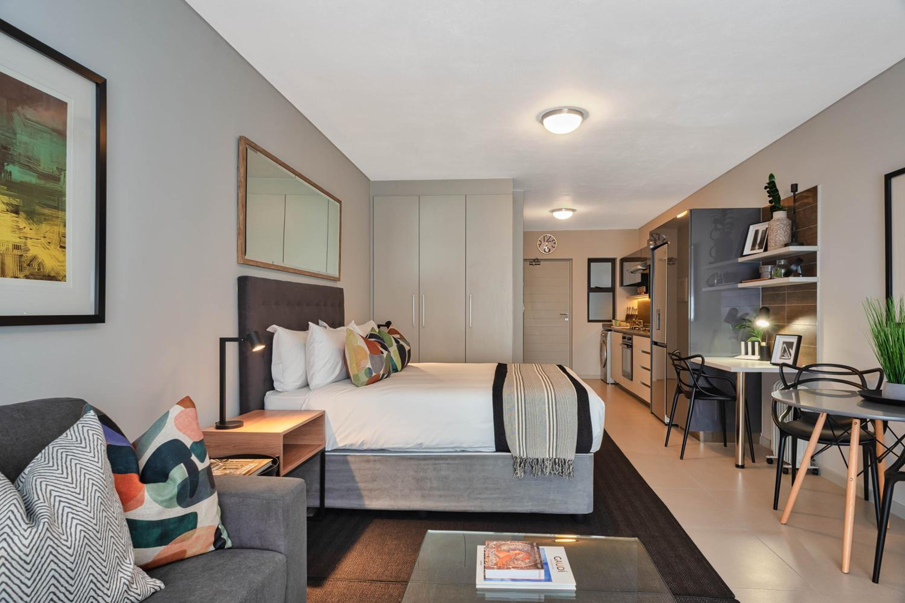 Studio Apartment photo 1