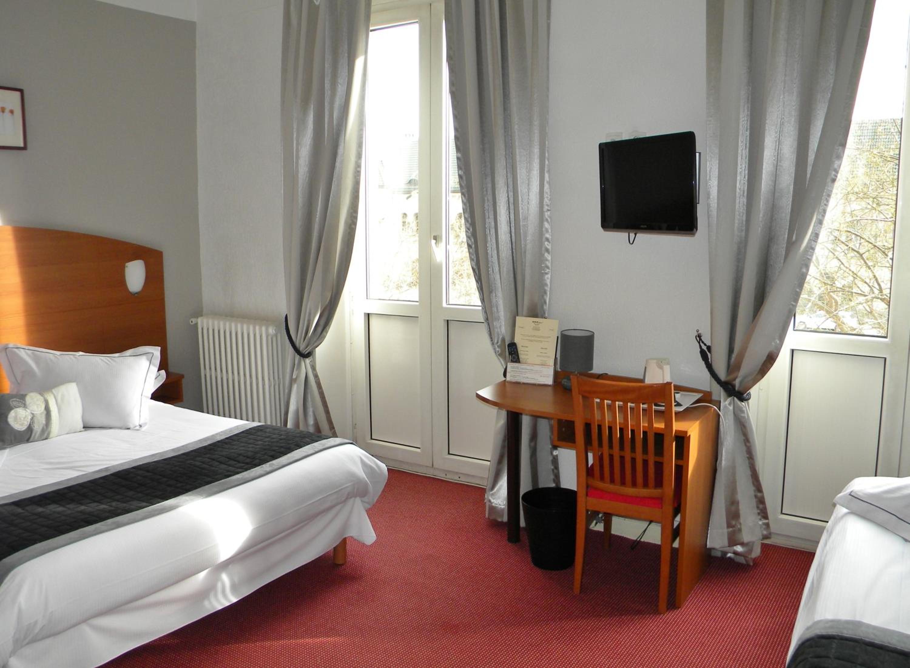 Triple Room (1 Double Bed + 1 Single Bed)