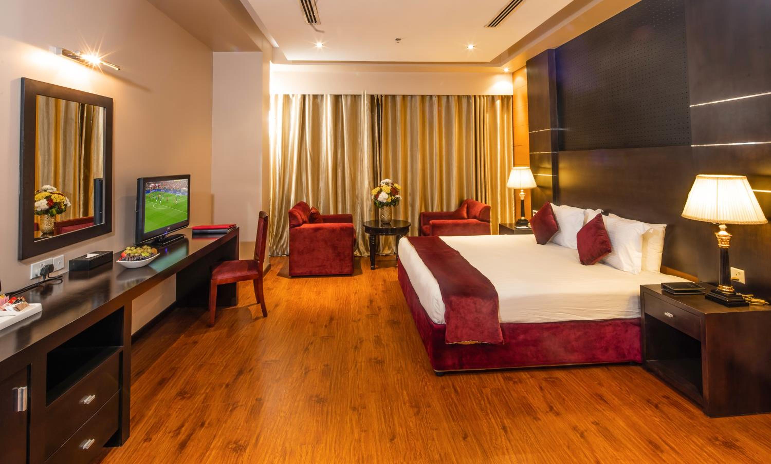 DELUXE SUITE