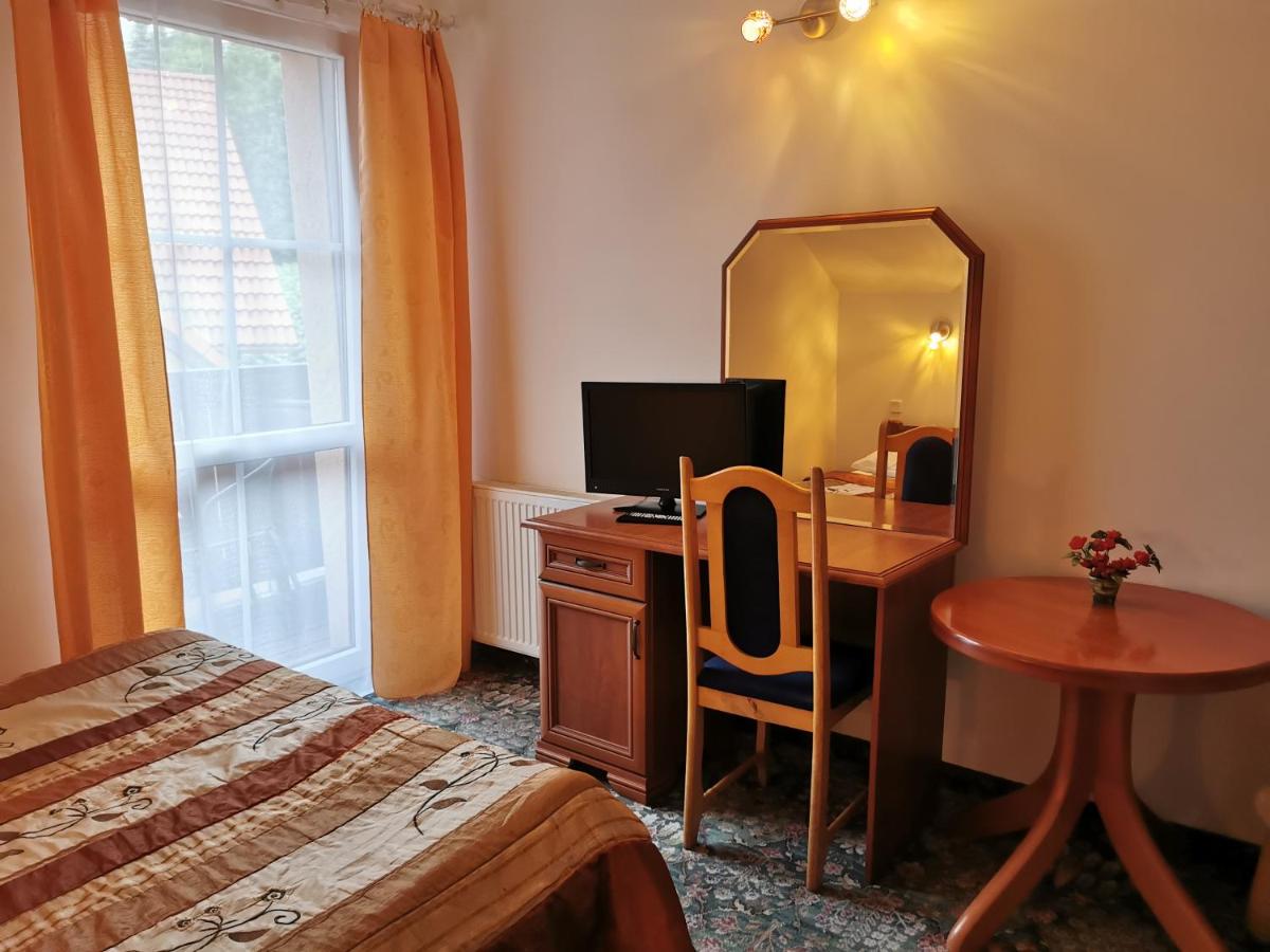 Double Room with Balcony - Photo 9