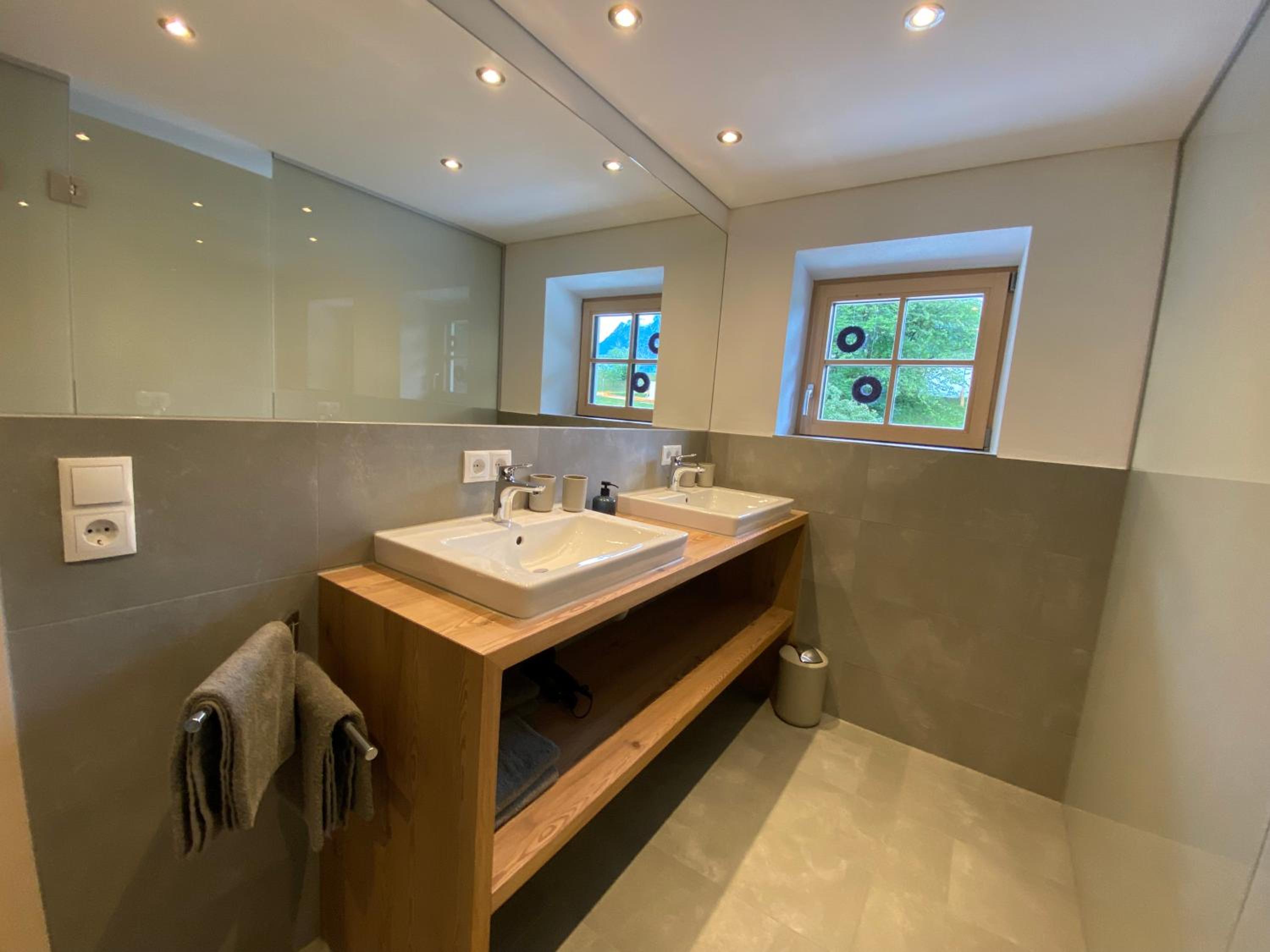 Family Room with Private Bathroom photo 3
