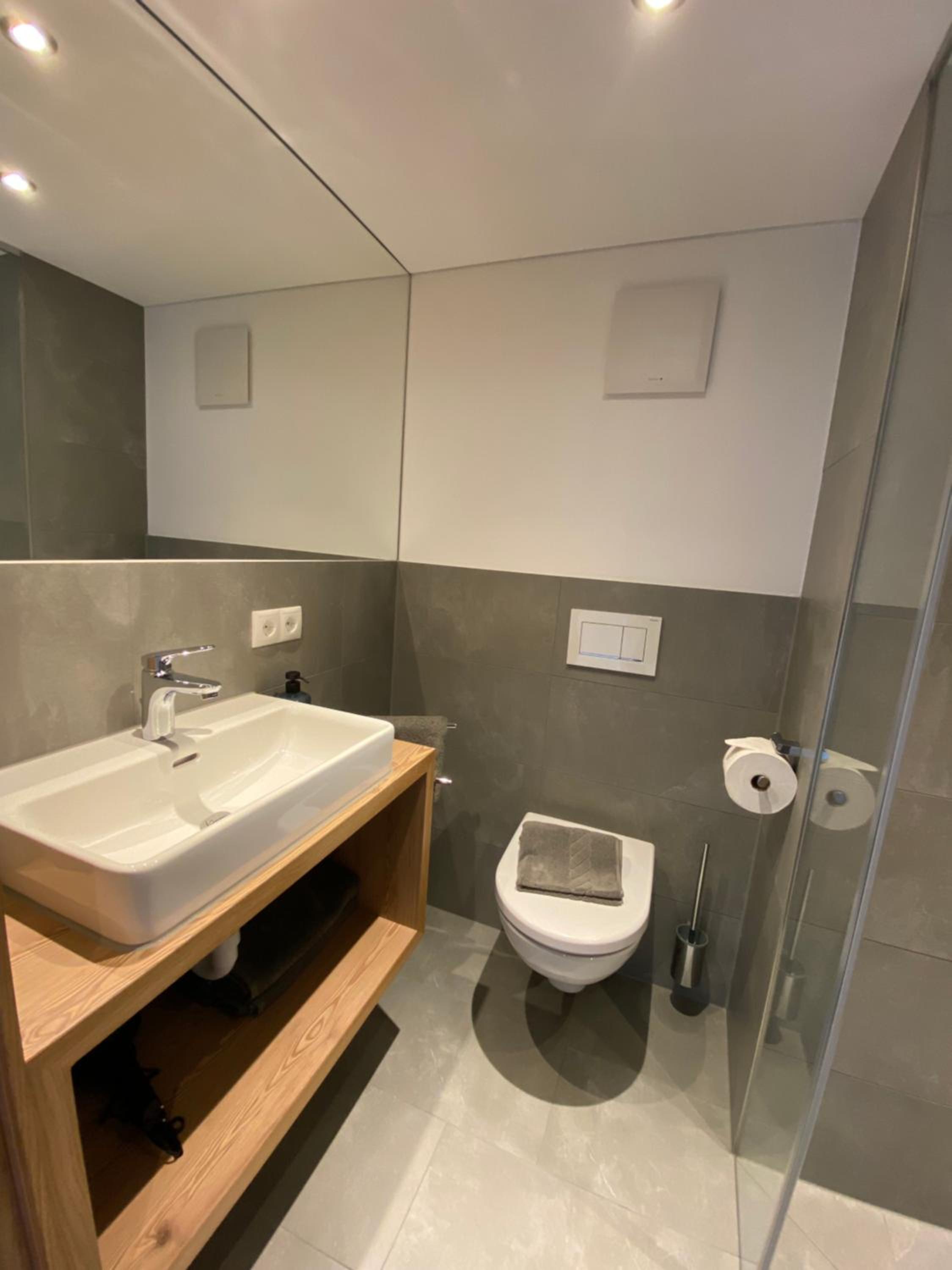 Double Room with Private Bathroom - Photo 9