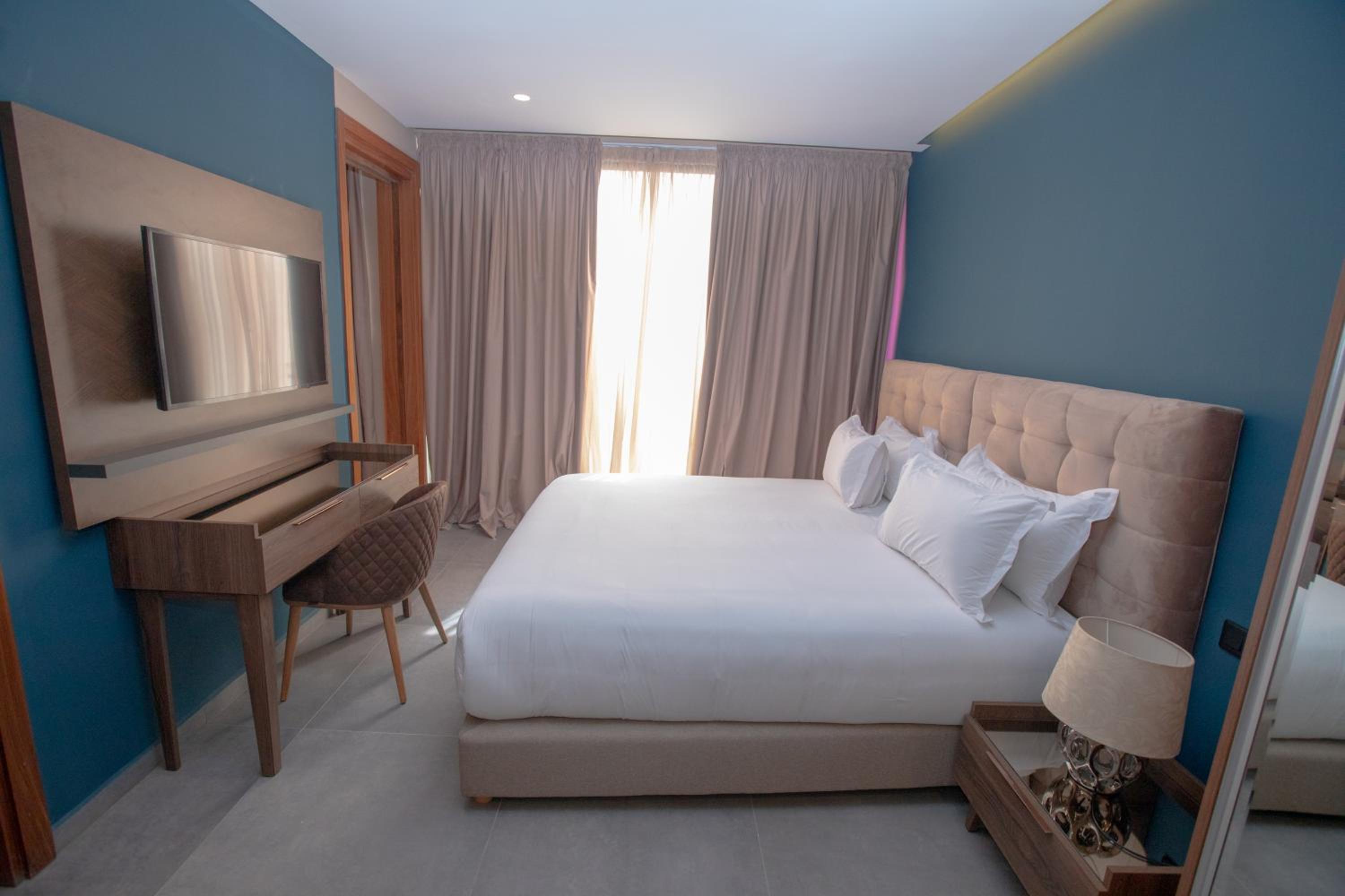 Deluxe Double or Twin Room - Photo 6