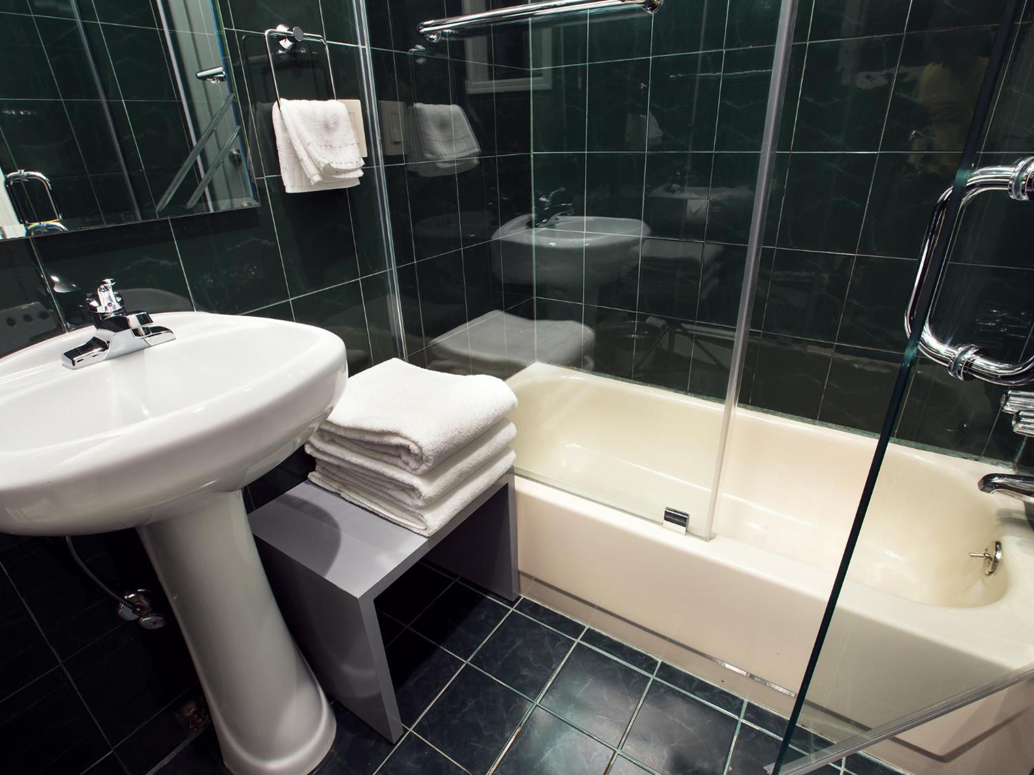 Triple Room with Private Bathroom photo 3
