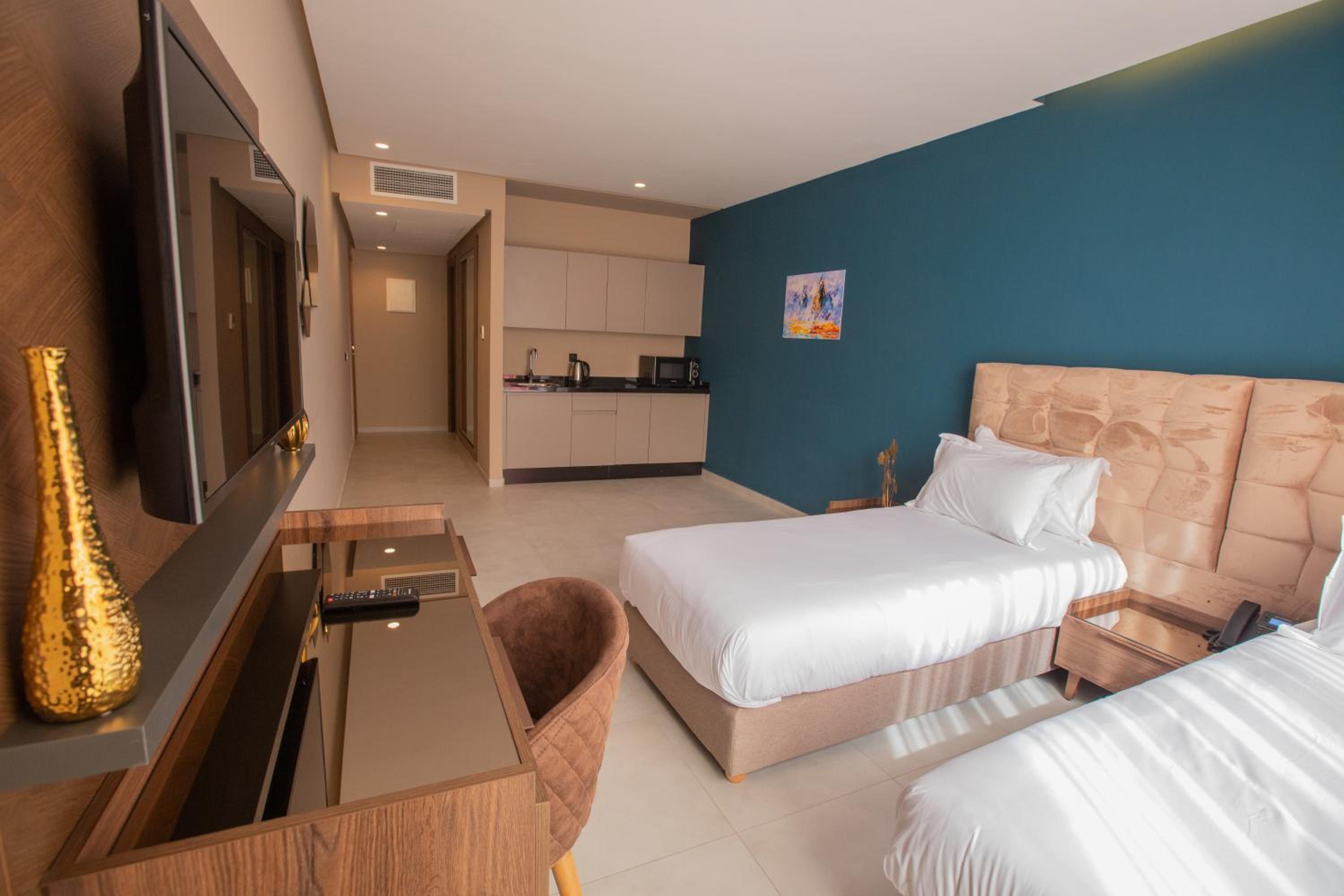 Deluxe Double or Twin Room - Photo 9