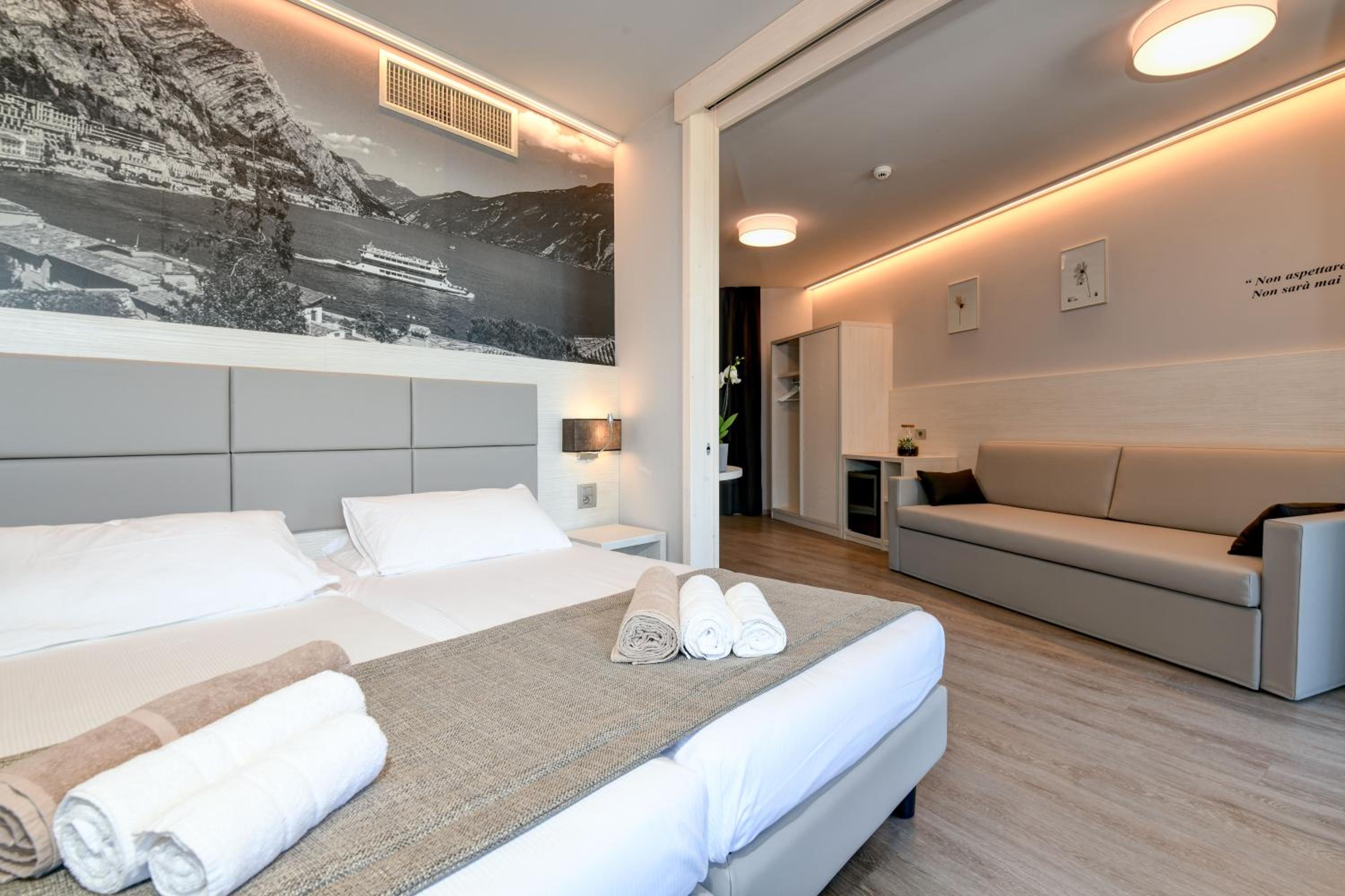 Suite with Balcony and Partial Lake View photo 2