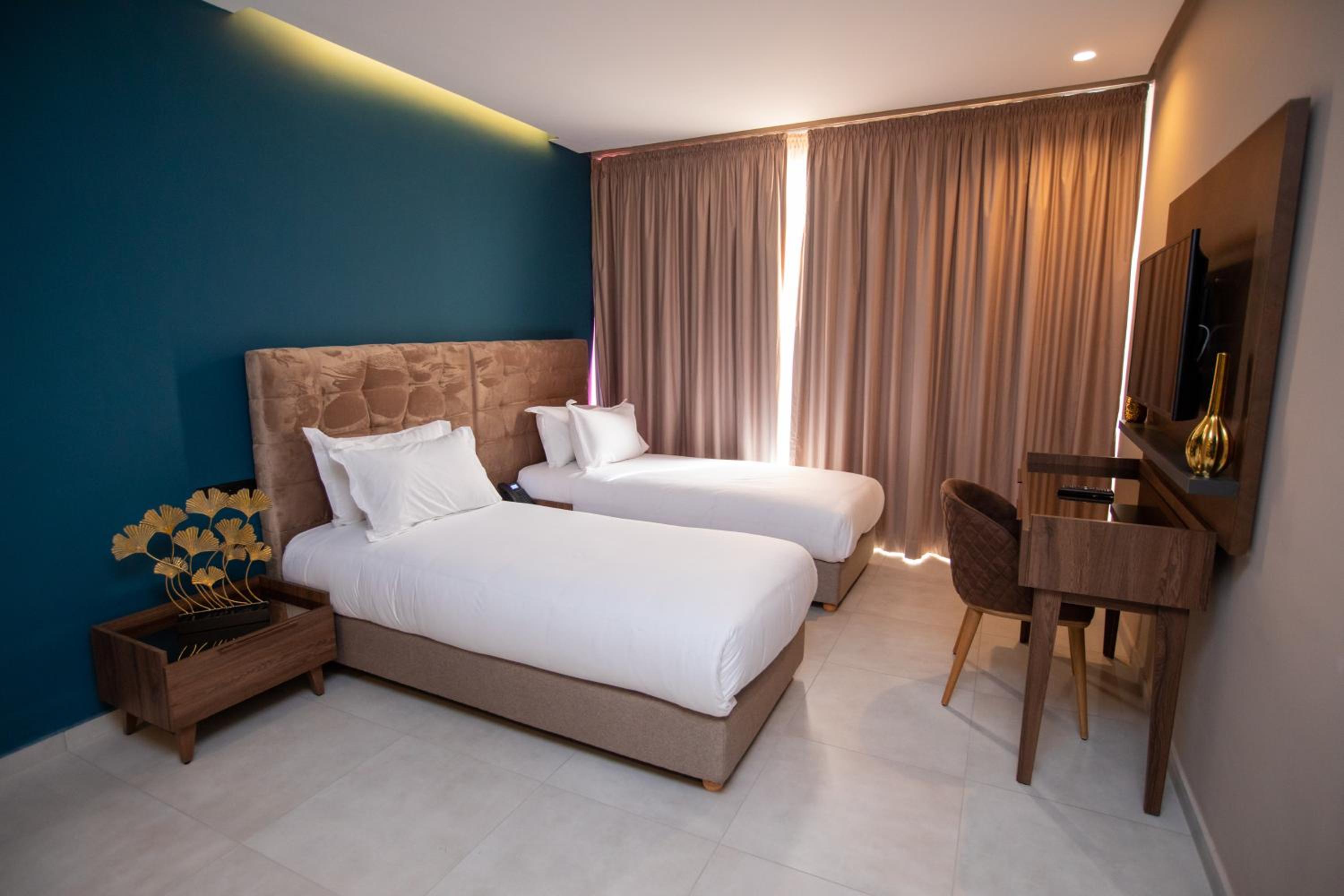 Deluxe Double or Twin Room - Photo 8