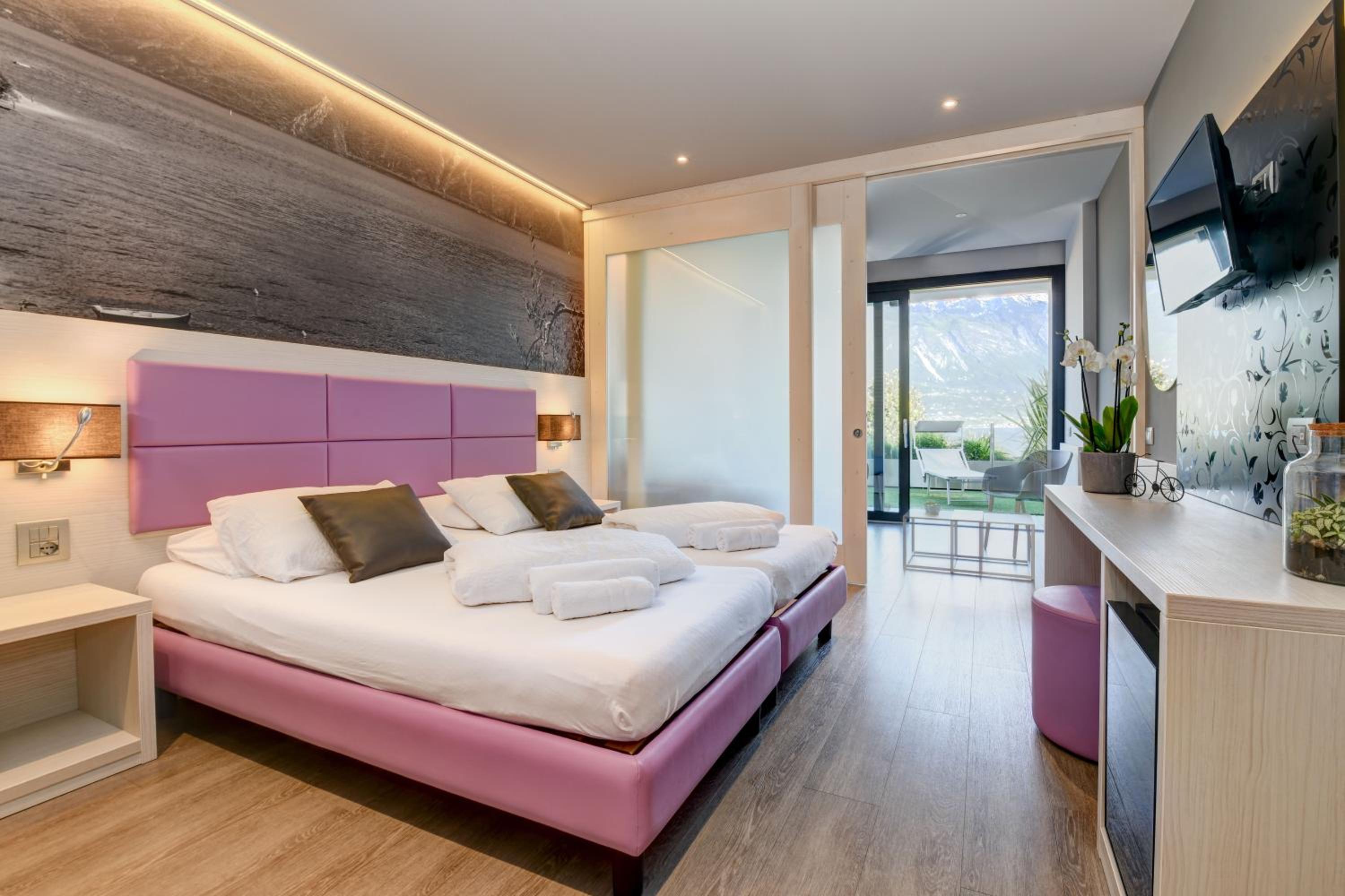 Junior Suite Twin Room with Lake View