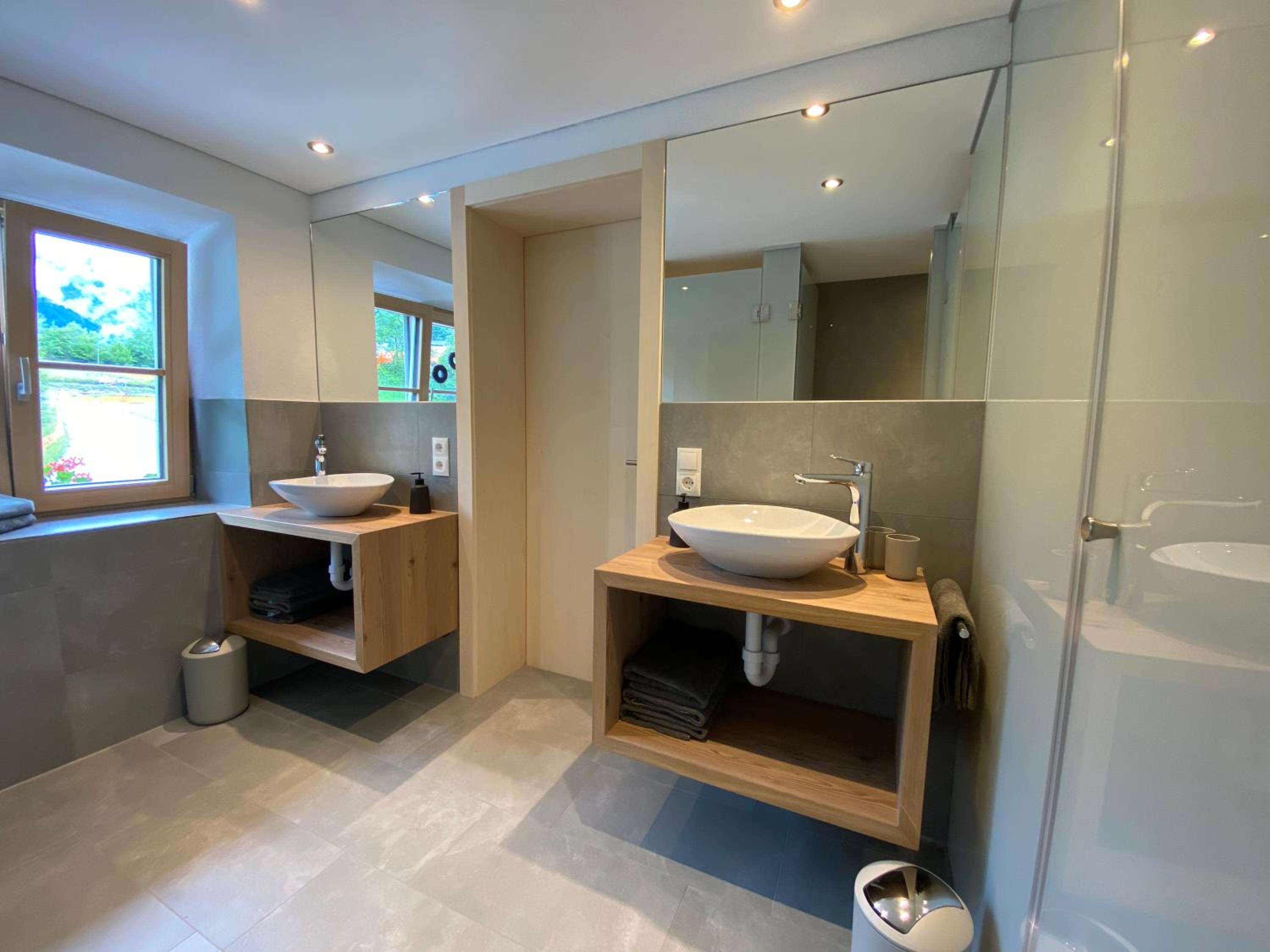 Family Room with Private Bathroom photo 2