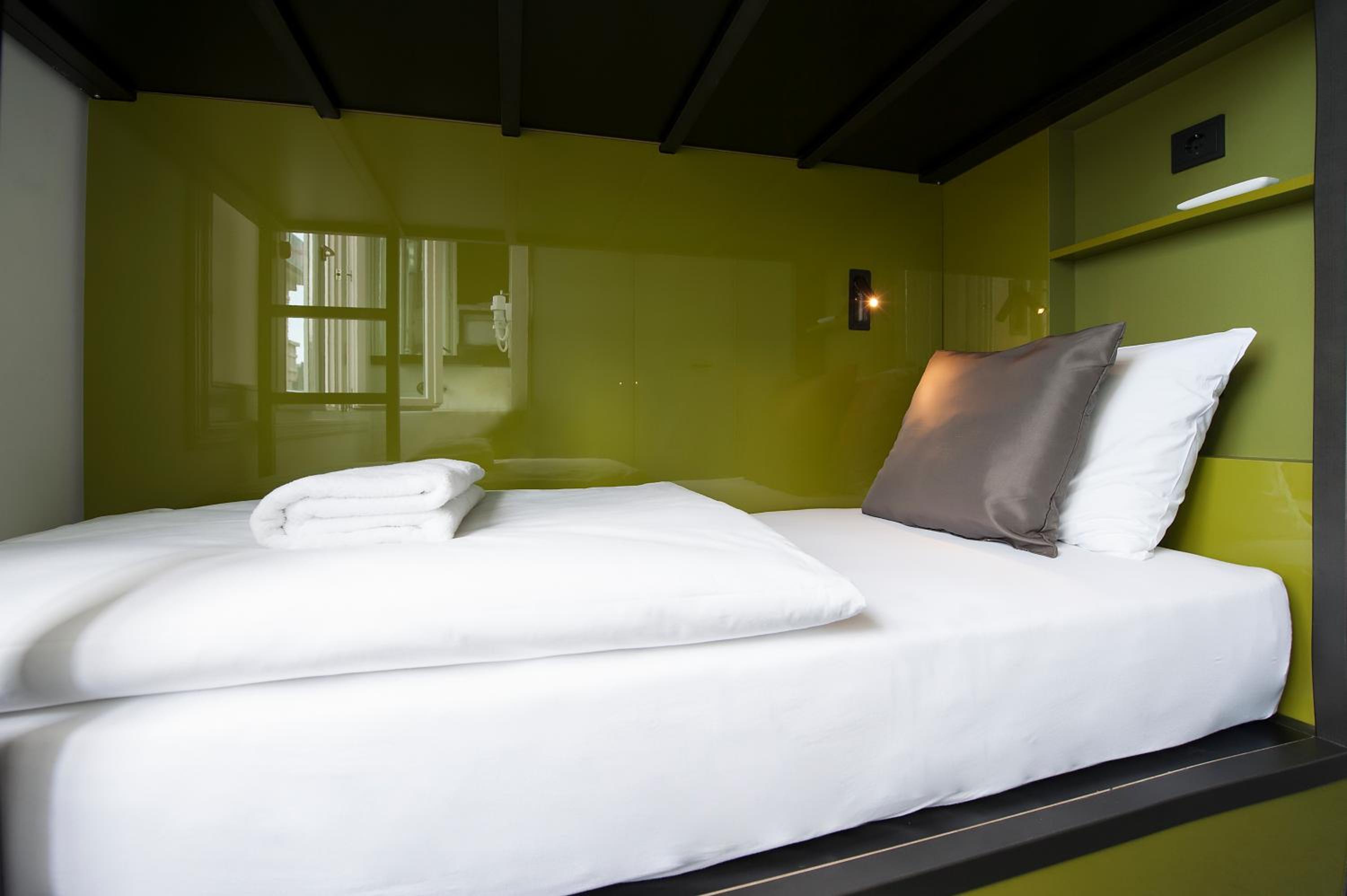 Superior Twin Room with Private Bathroom photo 3