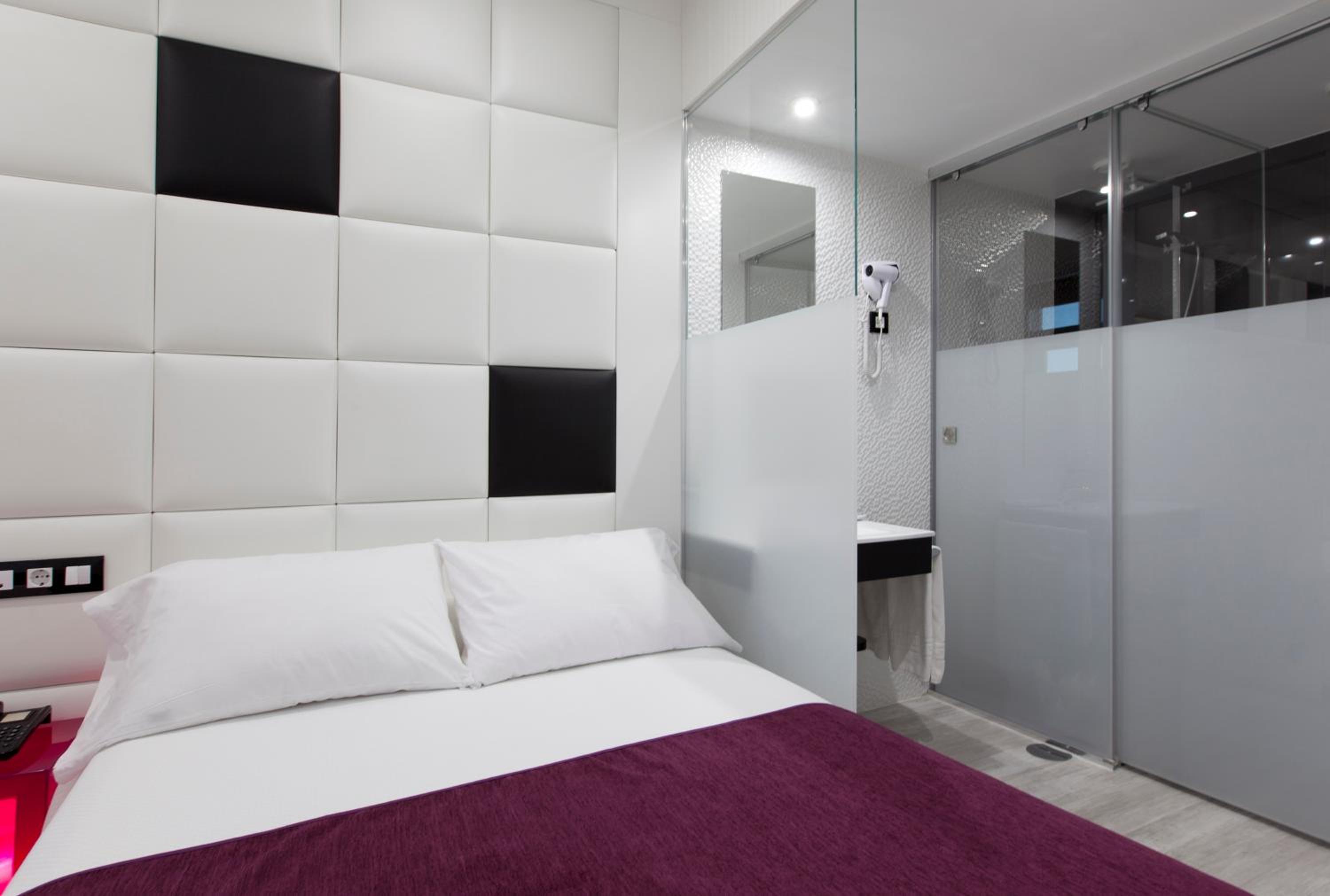 Double Room - Photo 2