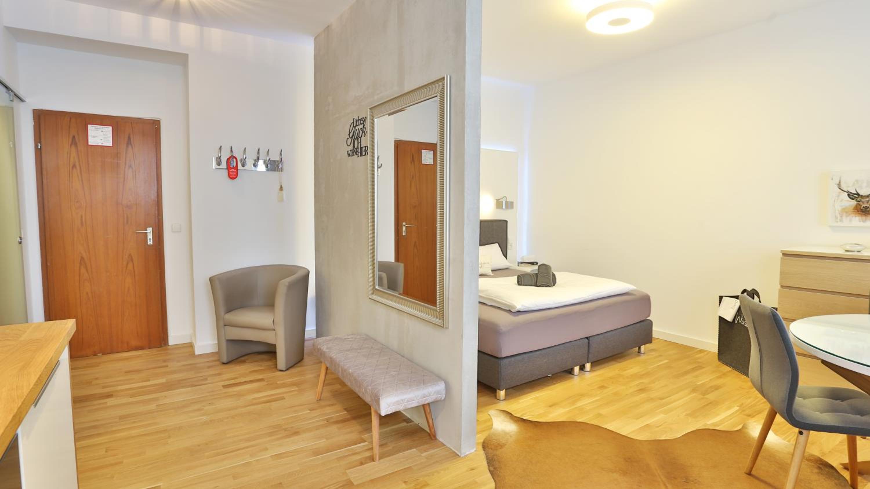 One-Bedroom Apartment - Photo 3