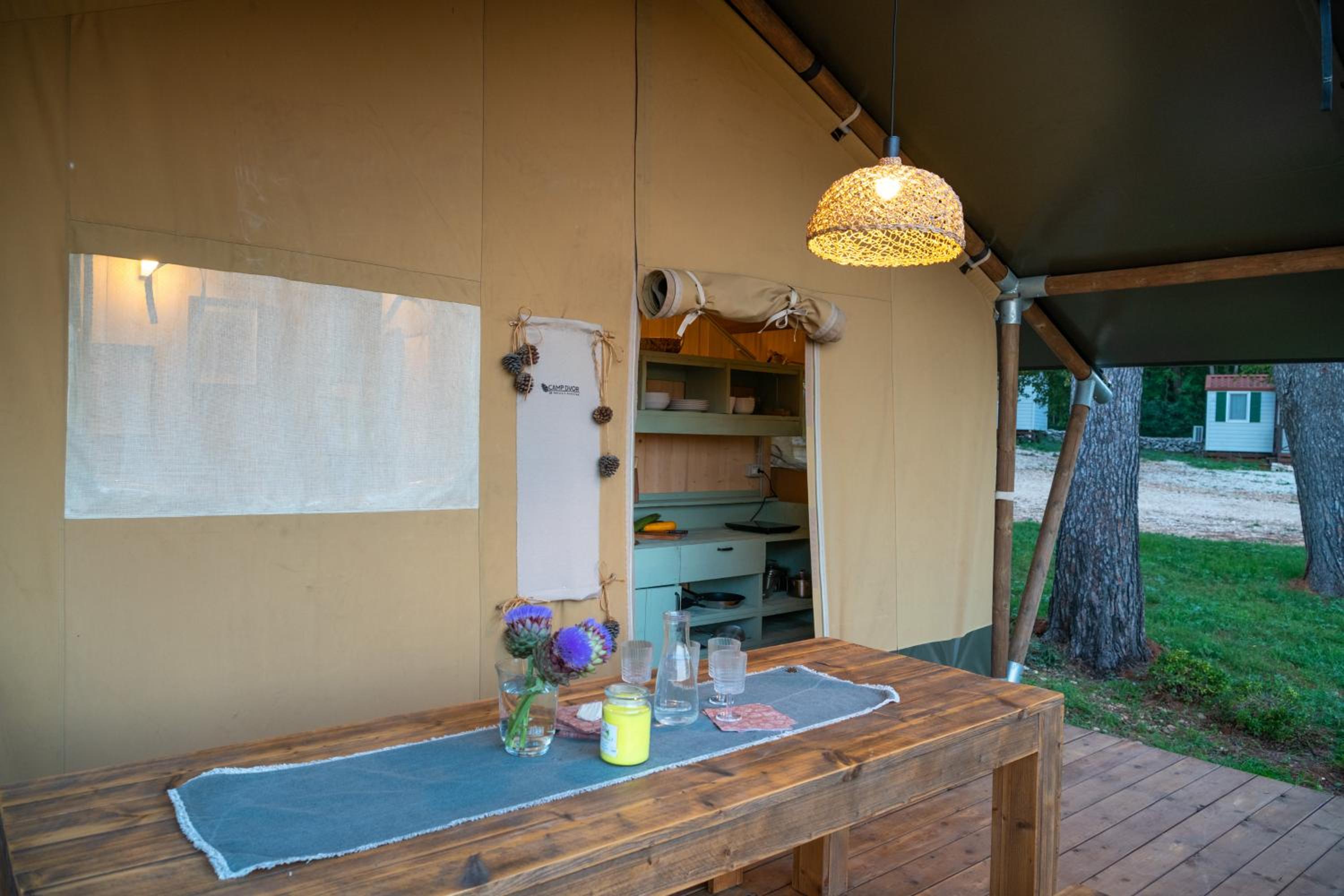 Tent - Photo 3