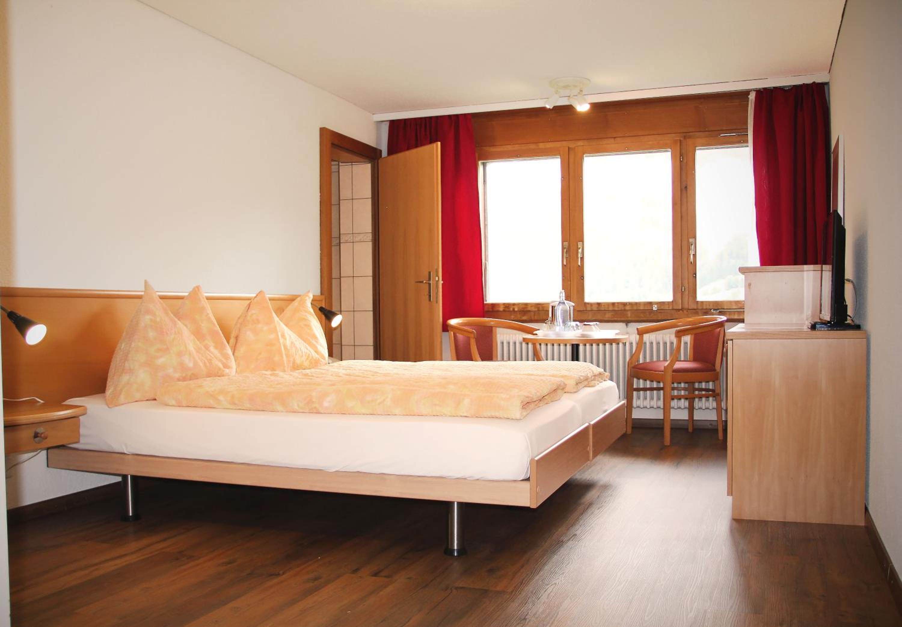 Superior Twin Room with Eiger View