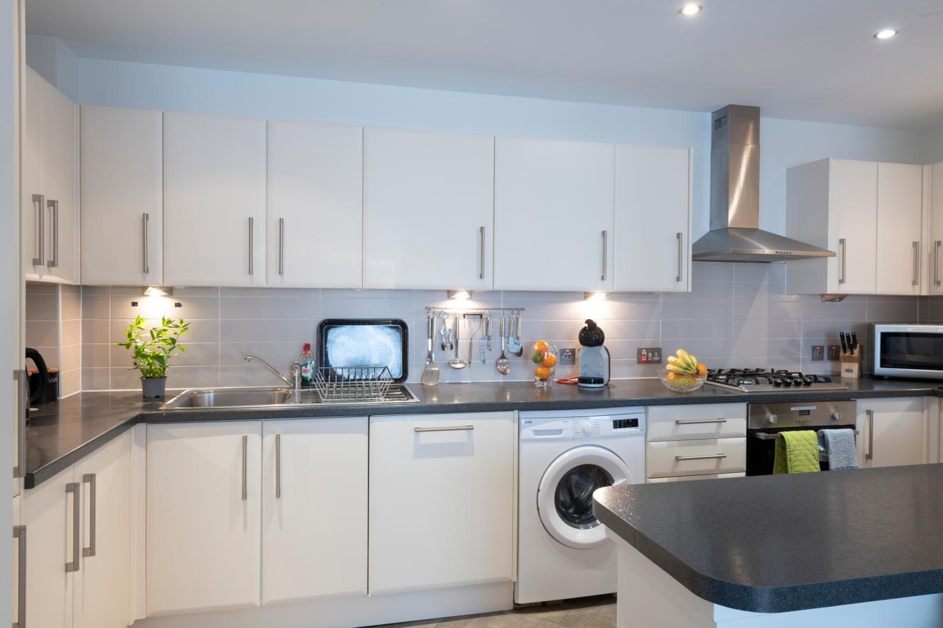 Two-Bedroom Apartment - High Street photo 2