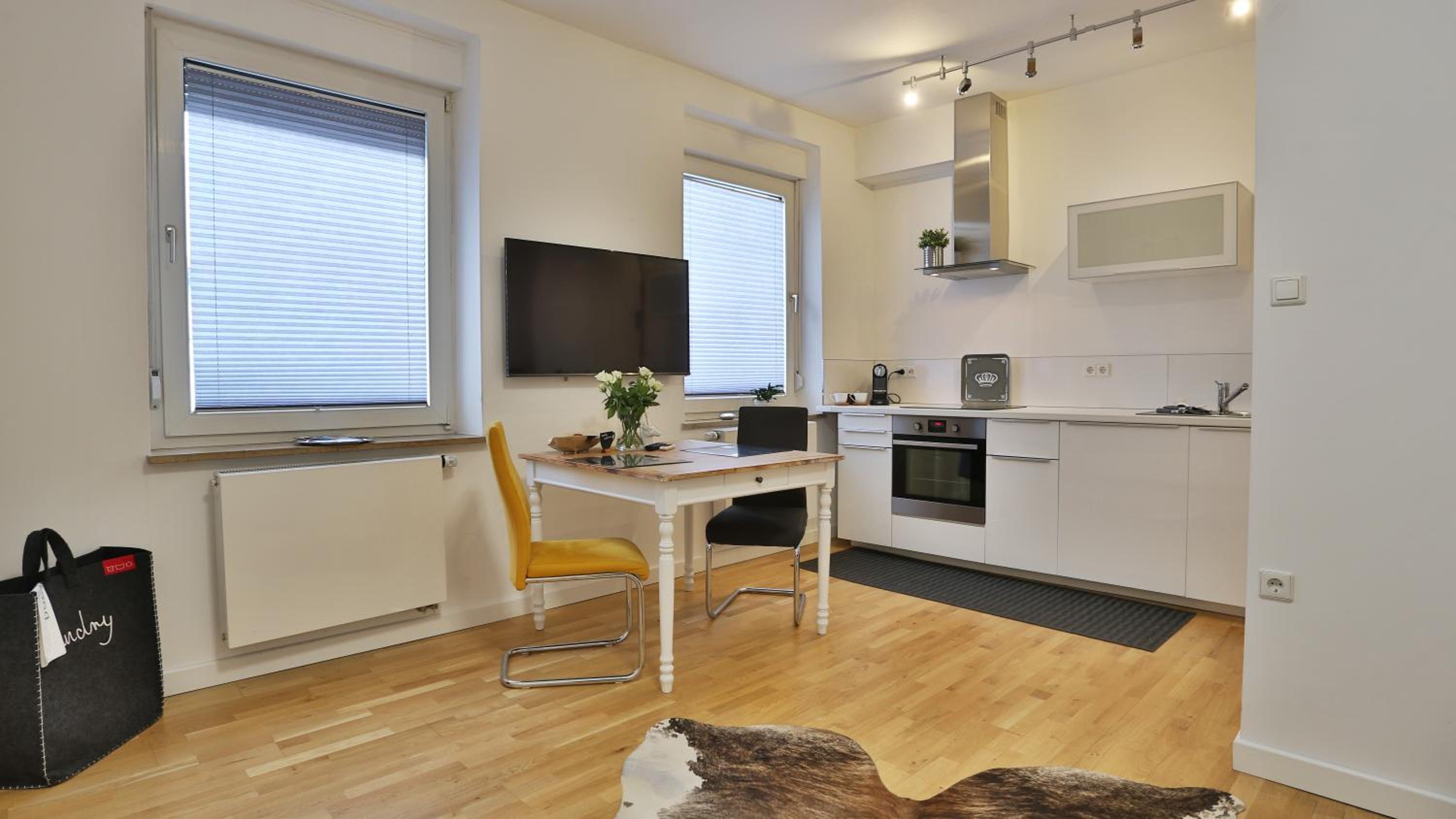 One-Bedroom Apartment - Photo 2