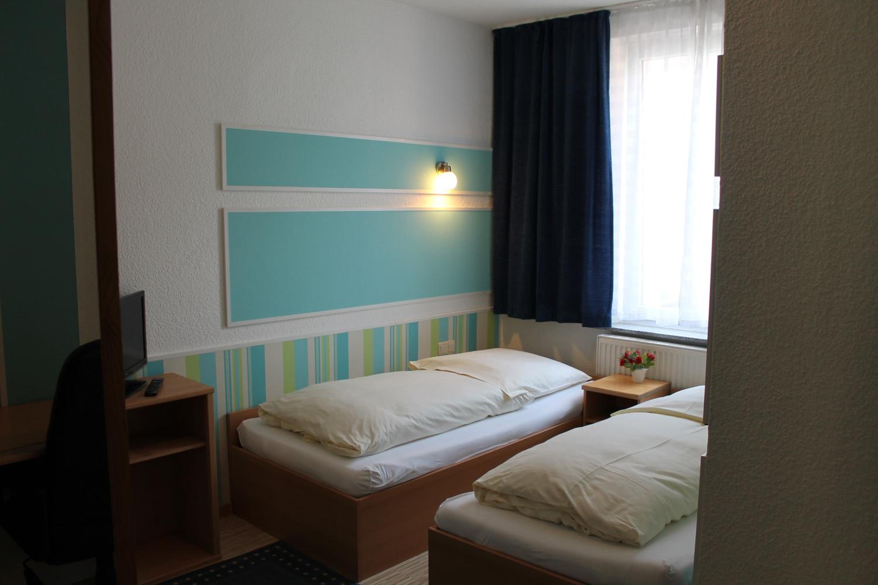 Twin Room - Photo 3