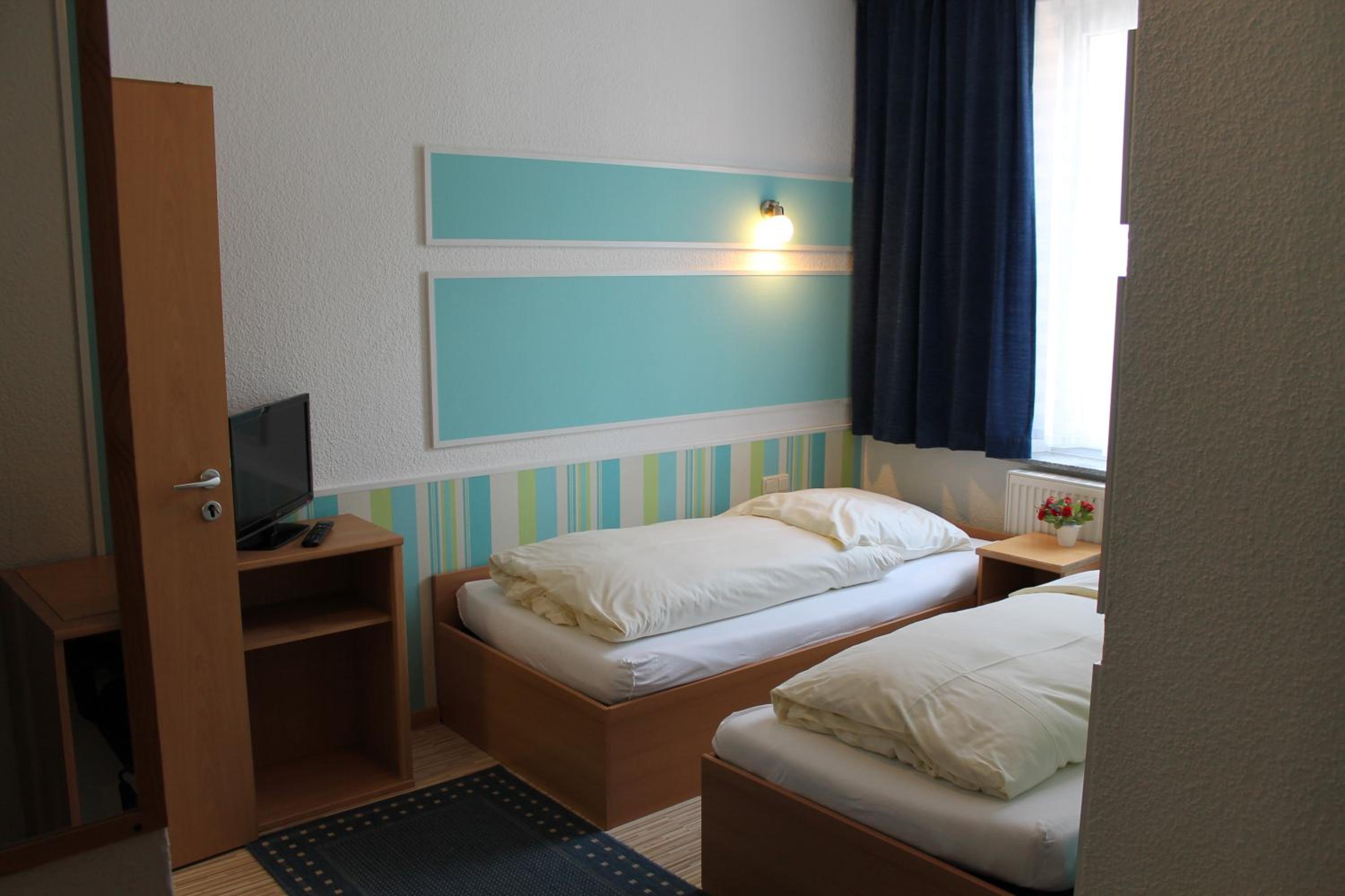 Twin Room - Photo 2