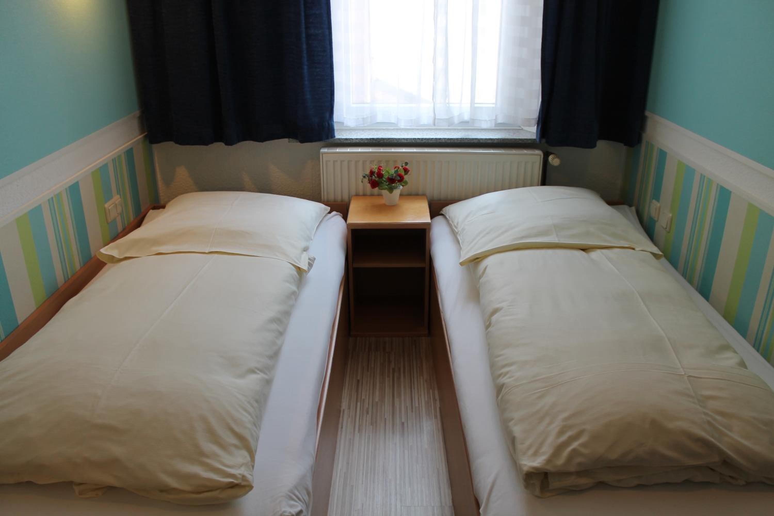 Twin Room - Photo 4