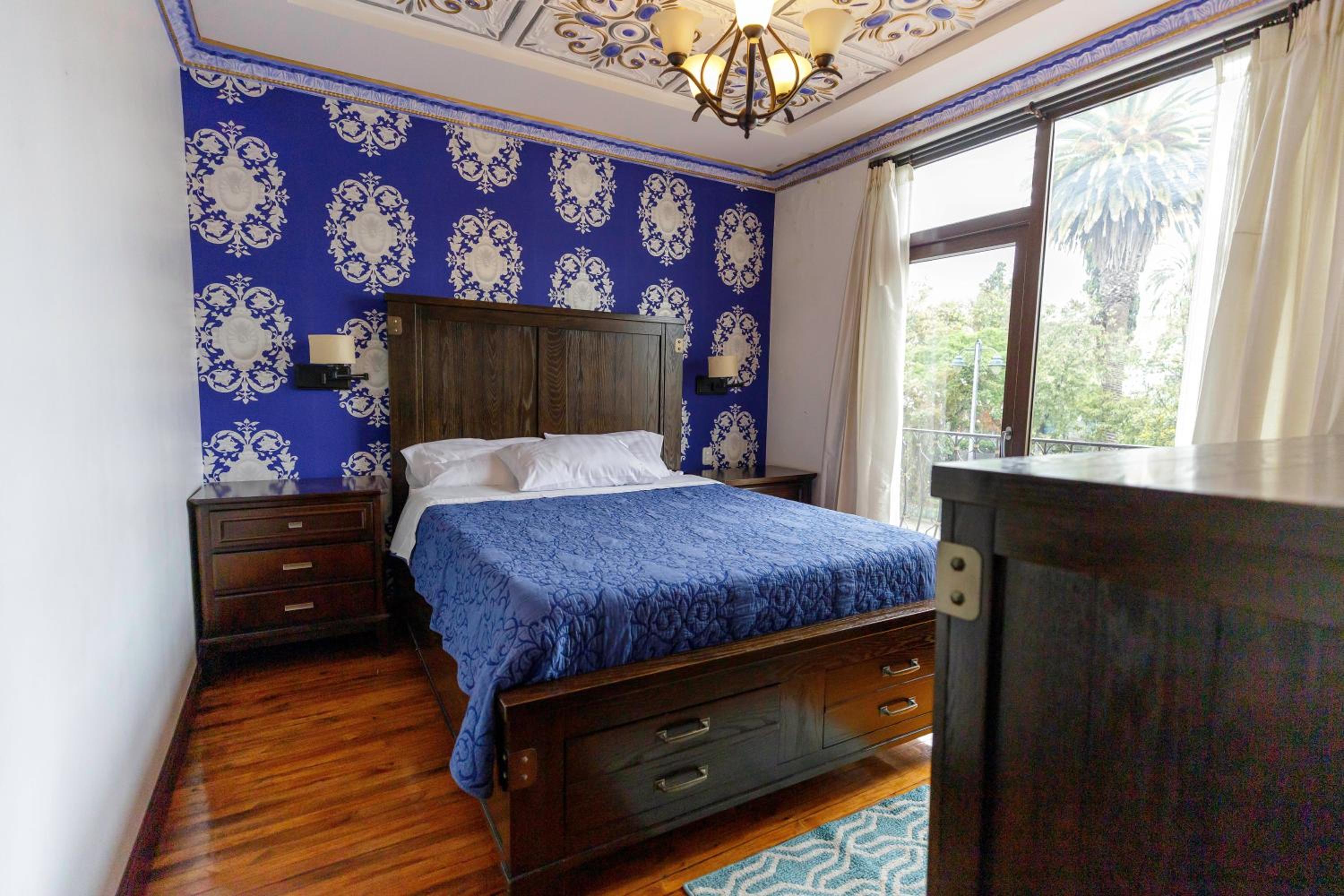 Queen Room with Balcony photo 1