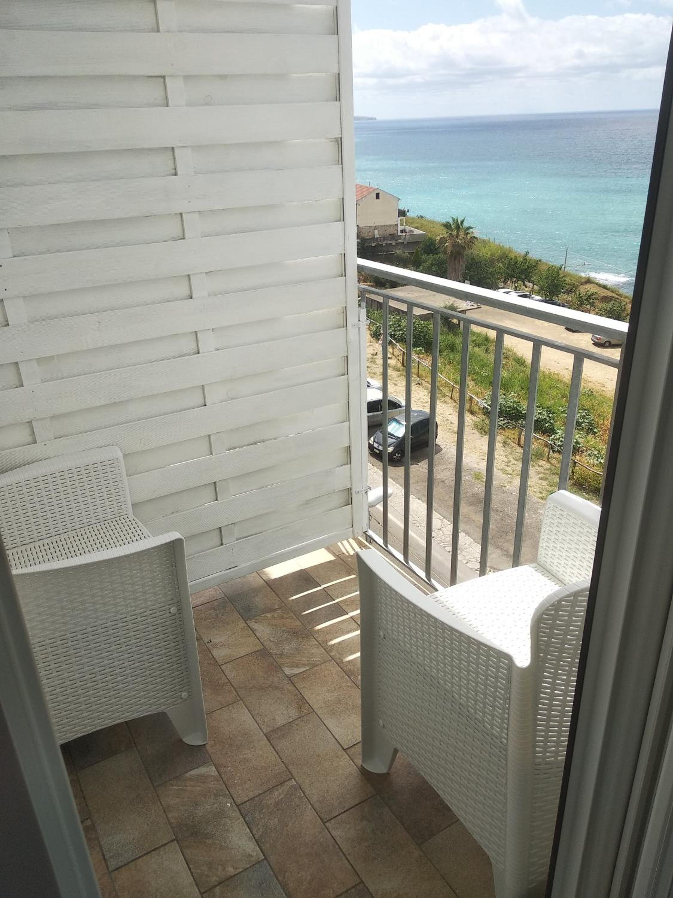 Double Room with Balcony and Sea View photo 3
