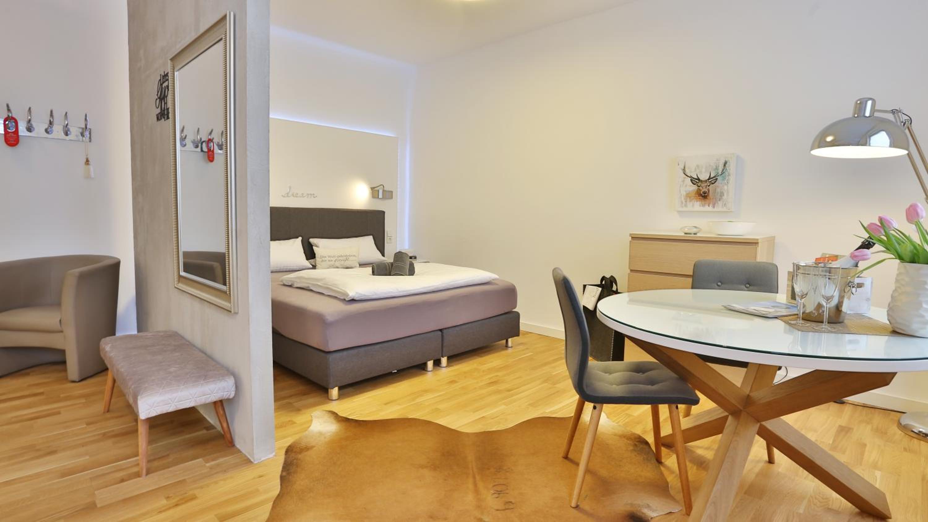 One-Bedroom Apartment - Photo 1