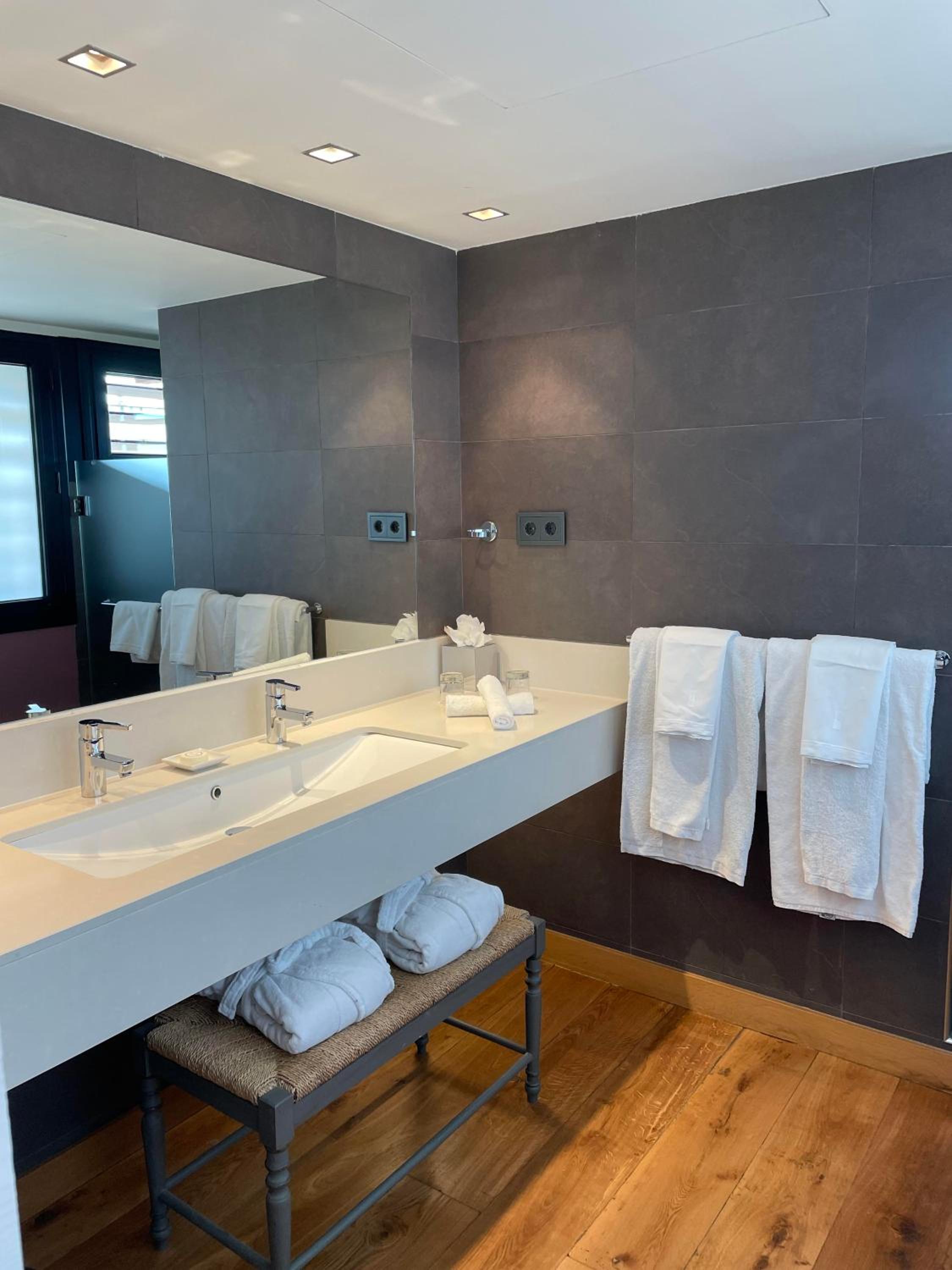 Premium Suite - Photo 7