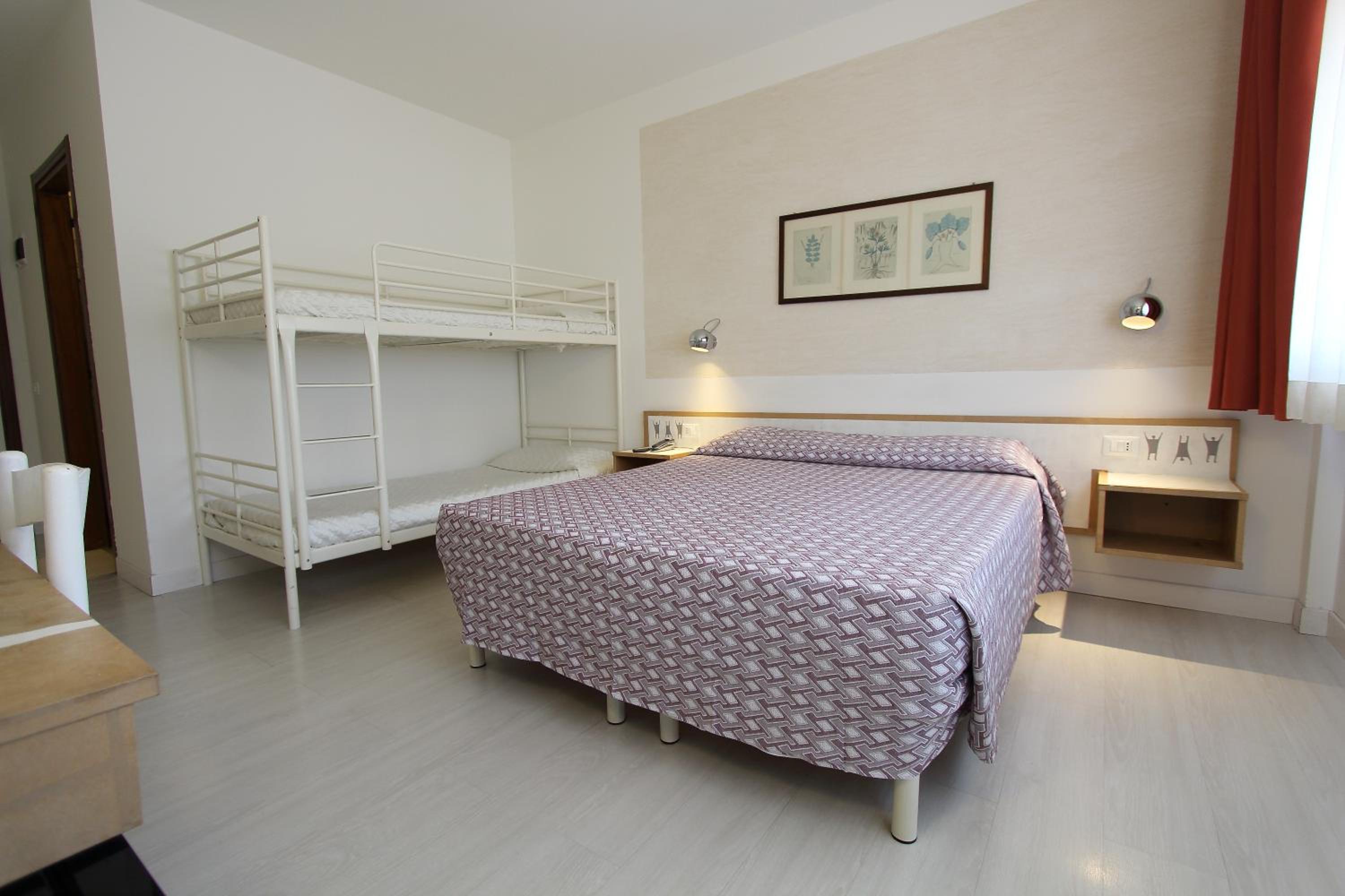 Quadruple Room with Private Bathroom