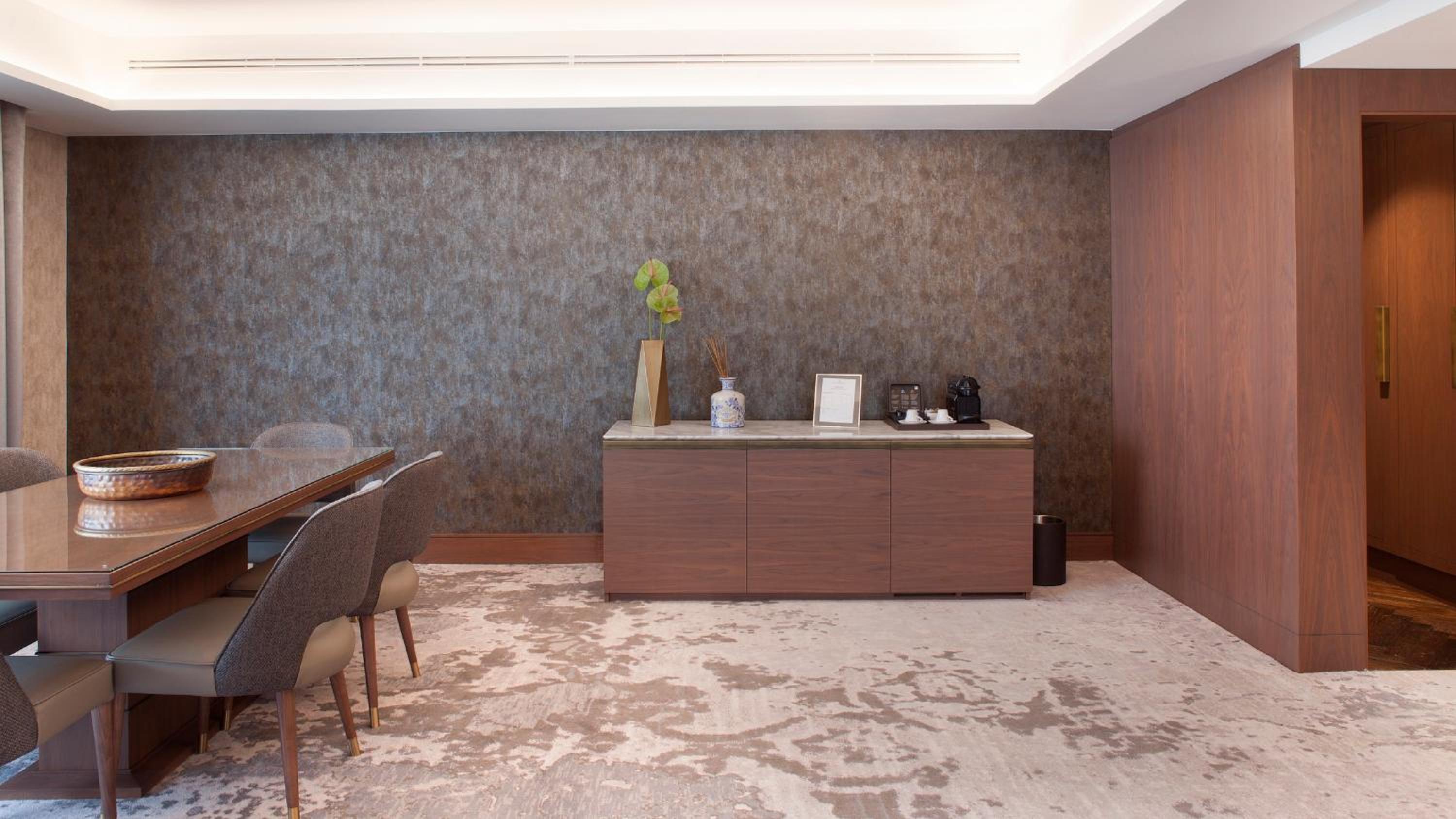 Two-Bedroom Suite - Photo 8