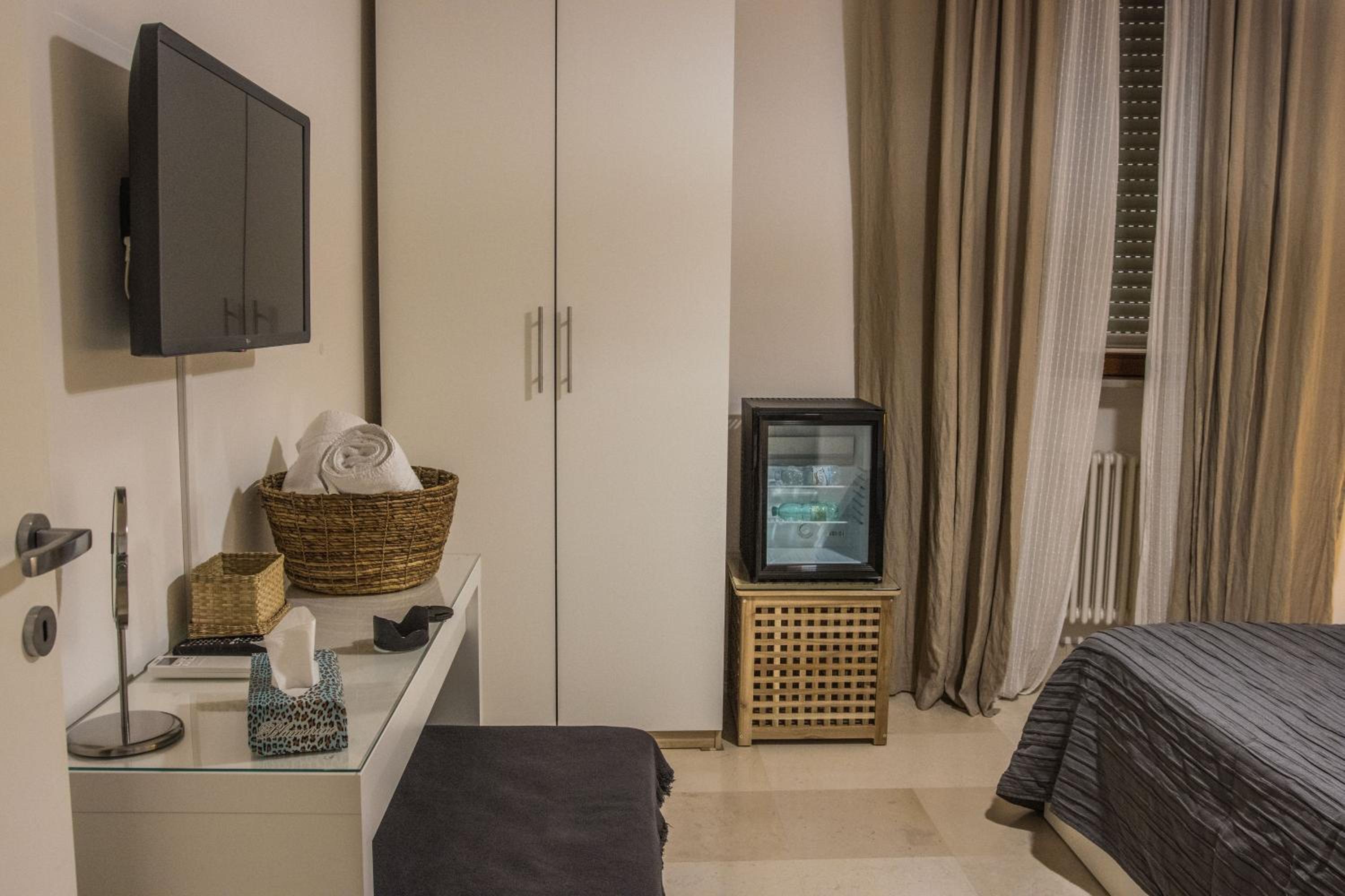 Deluxe Double Room with Extra Bed photo 3