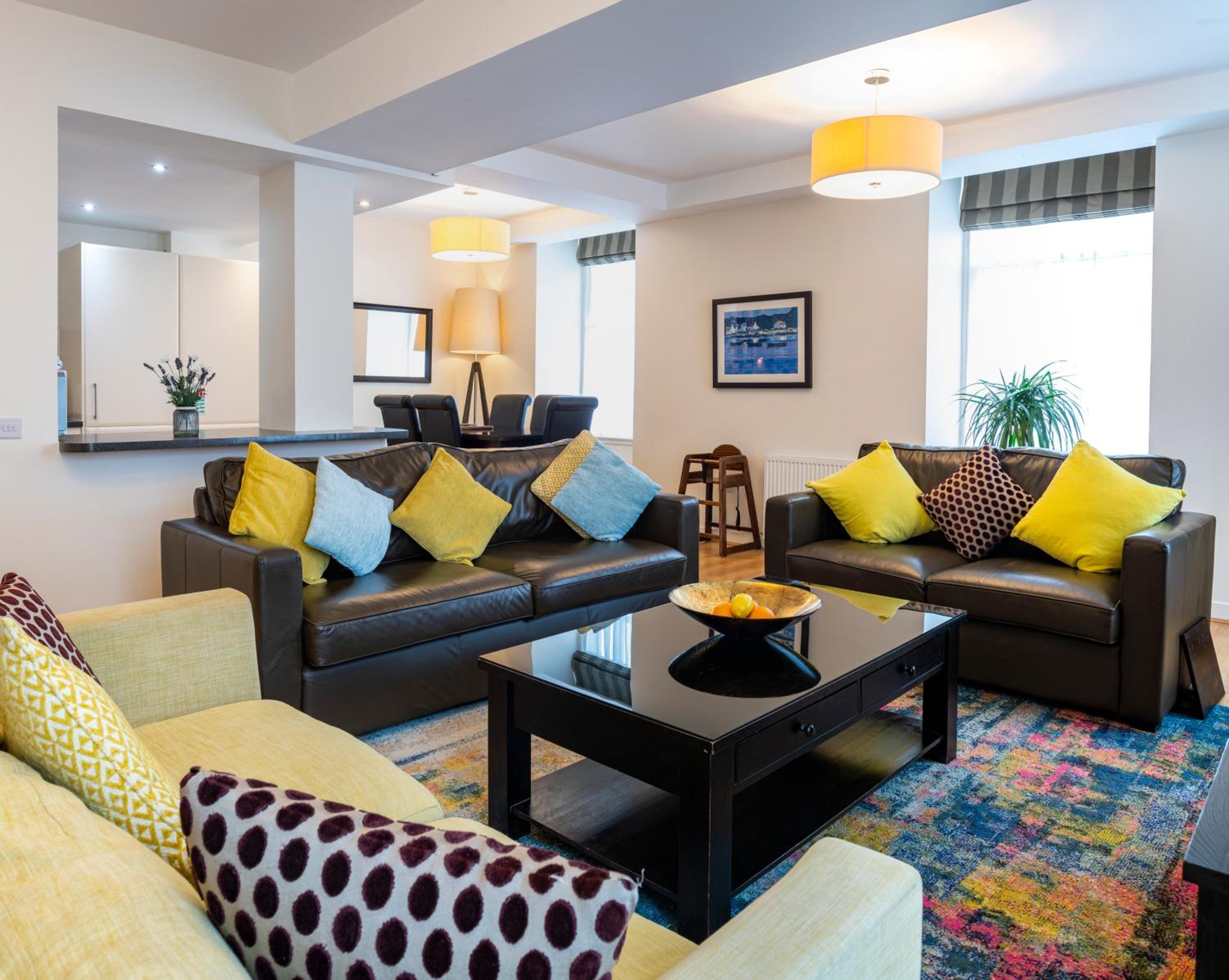 Executive Two-Bedroom Apartment - High Street photo 1
