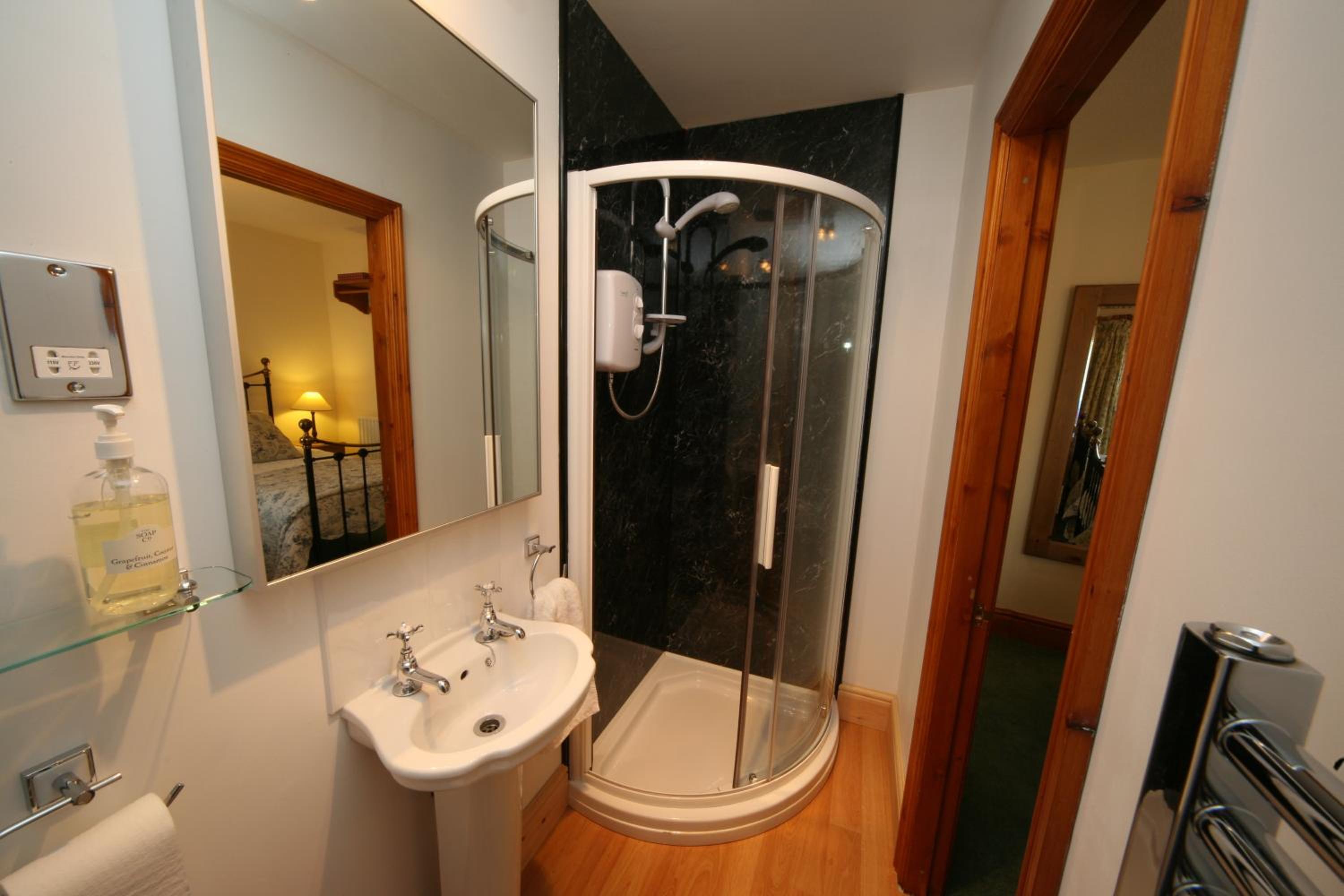 Twin Room with Shower photo 3