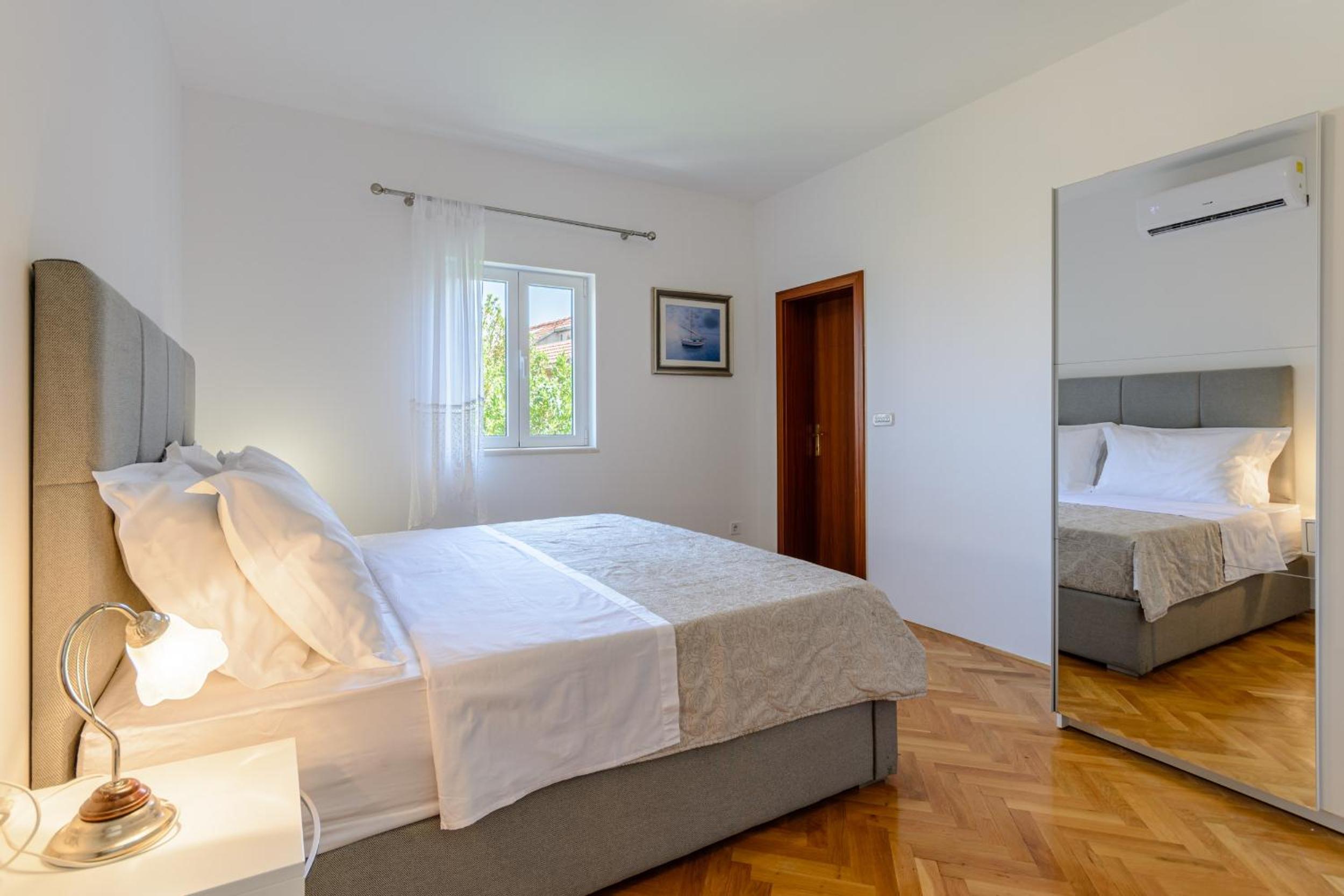 Deluxe Two-Bedroom Apartment with Terrace and Sea View photo 2