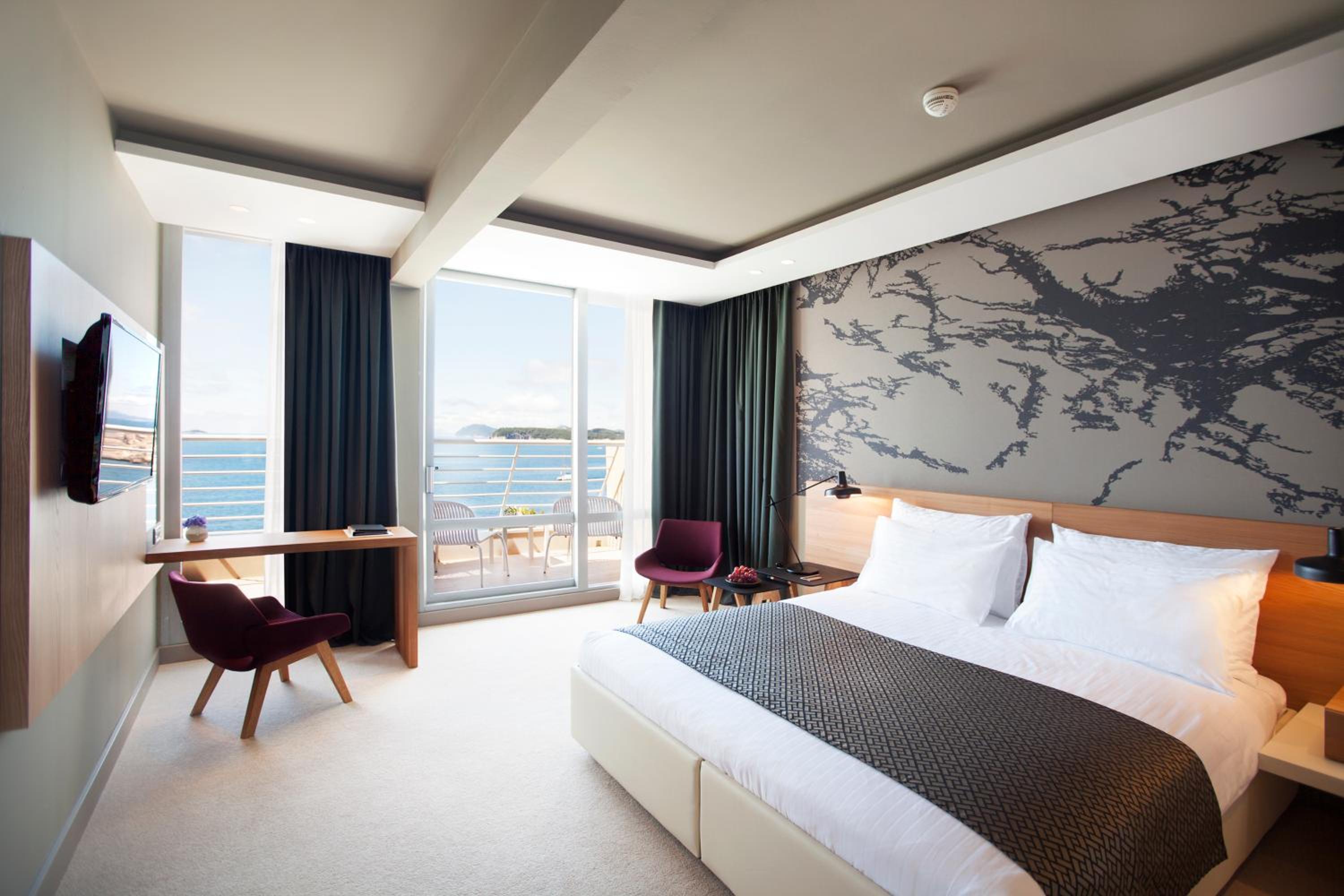 Executive Suite with Sea View and Balcony