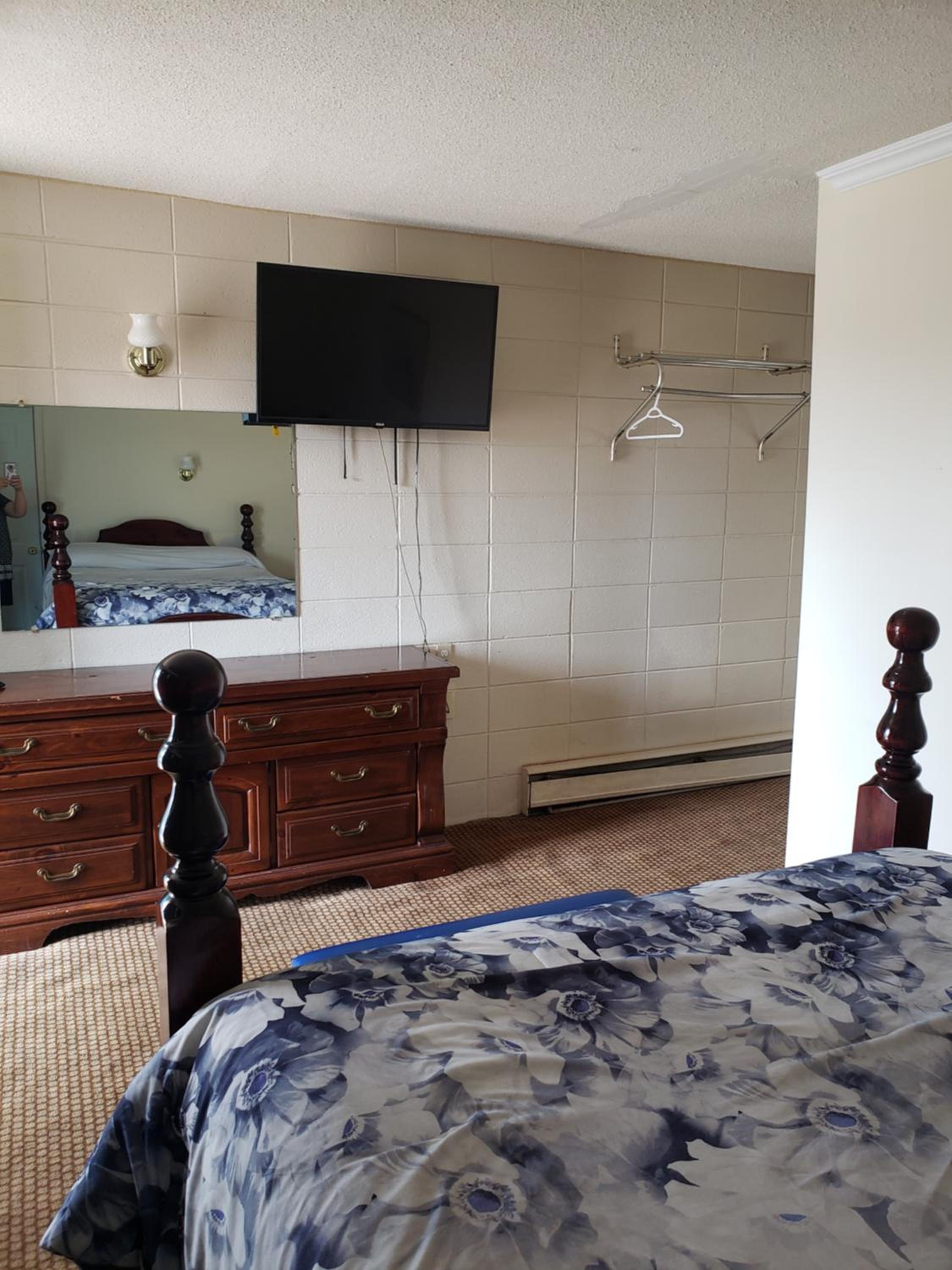 Queen Room photo 2