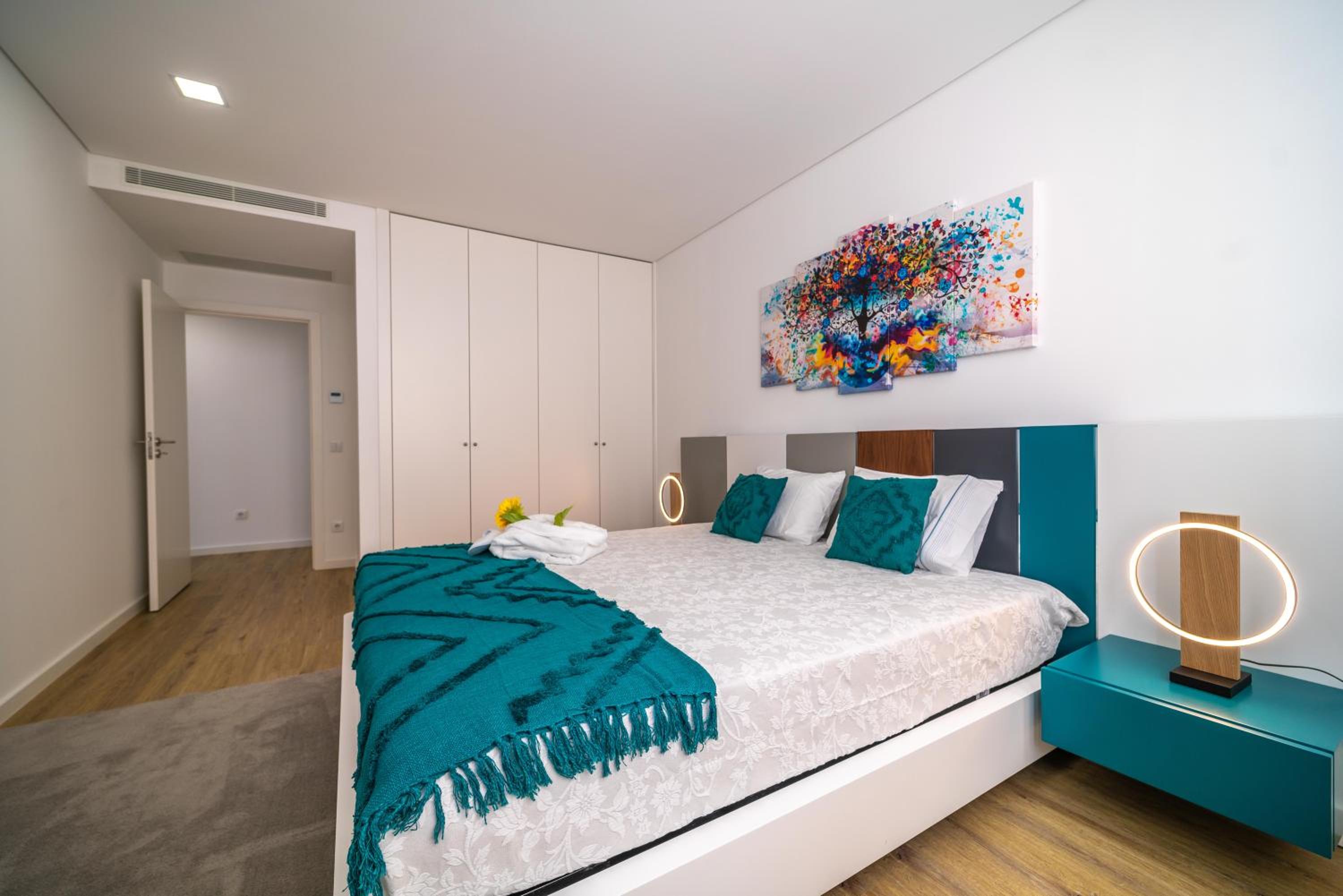 Apartment with Balcony - Photo 6