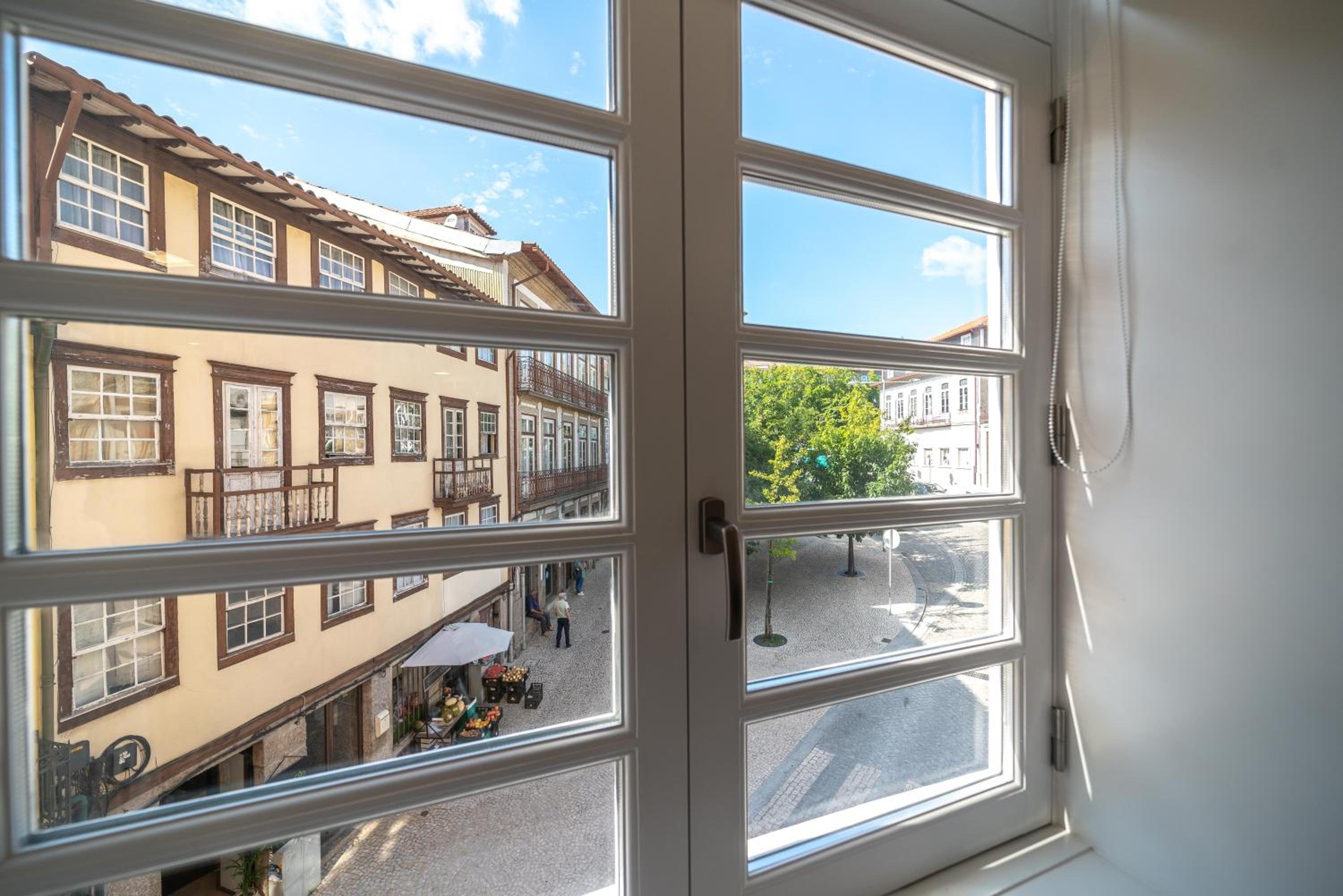 Apartment with Balcony - Photo 17