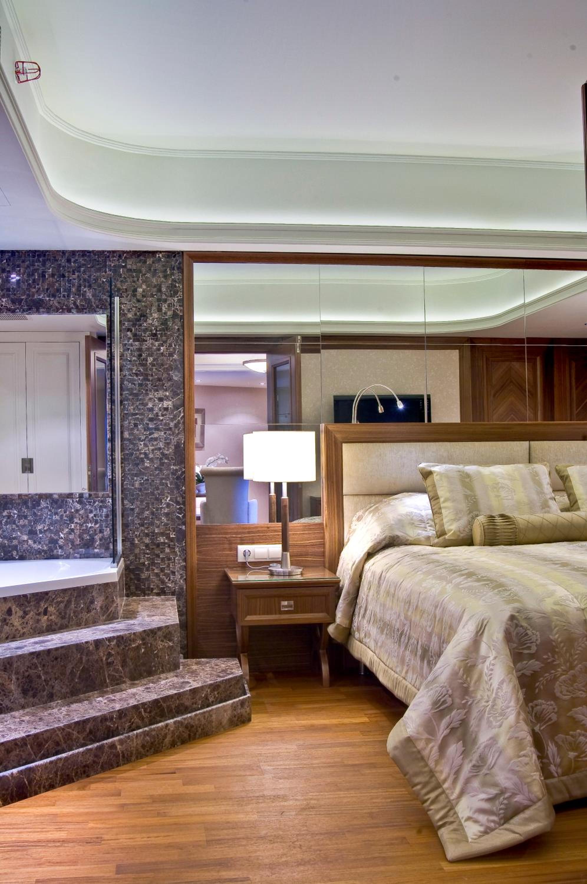 Executive Suite - Photo 6