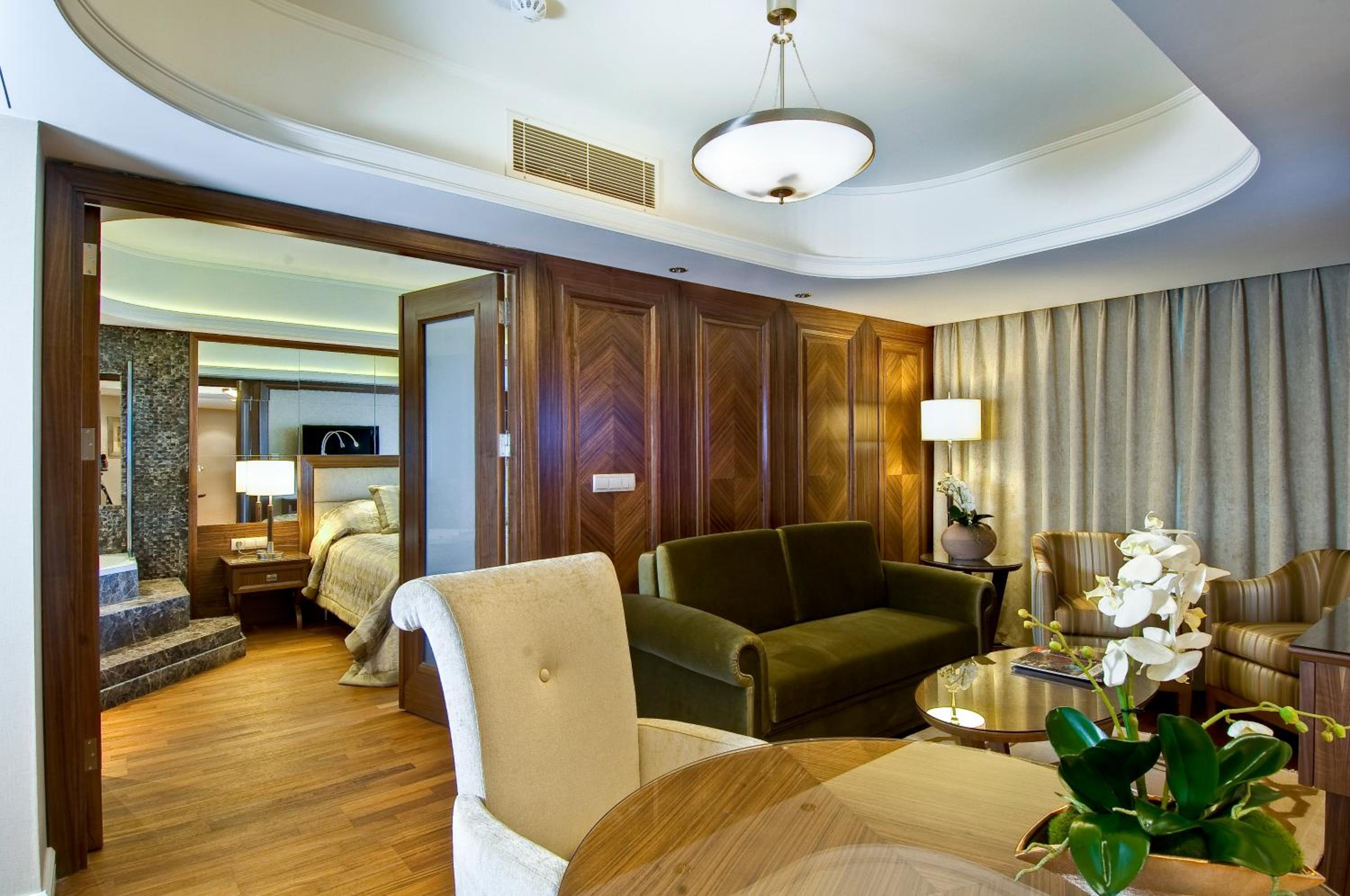 Executive Suite - Photo 8