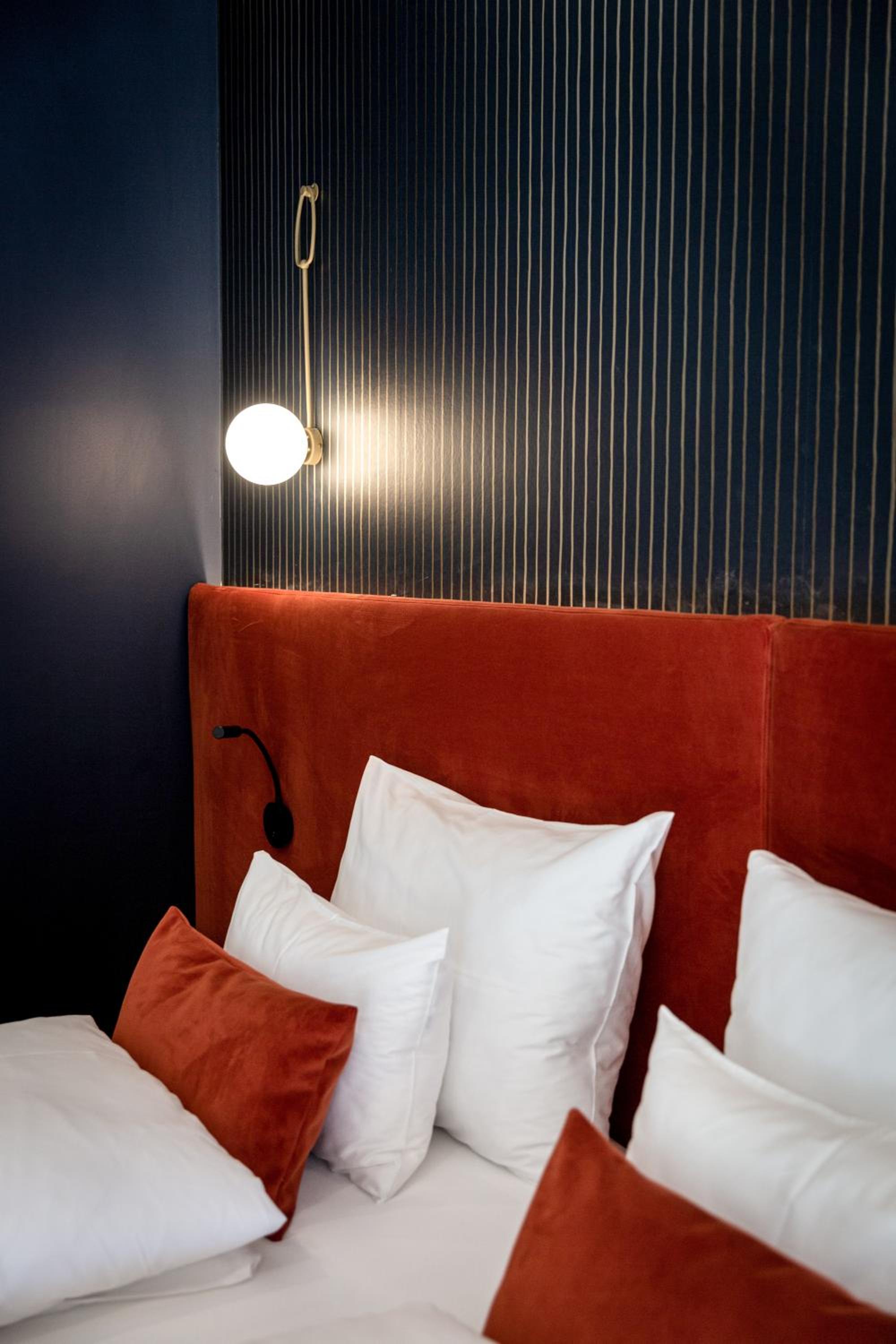 Double or Twin Room - Photo 4