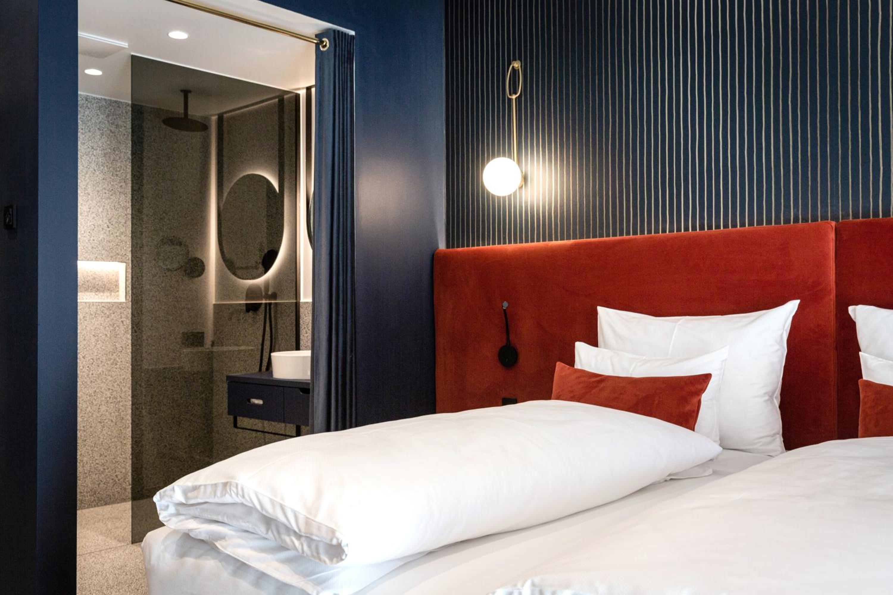 Double or Twin Room - Photo 5
