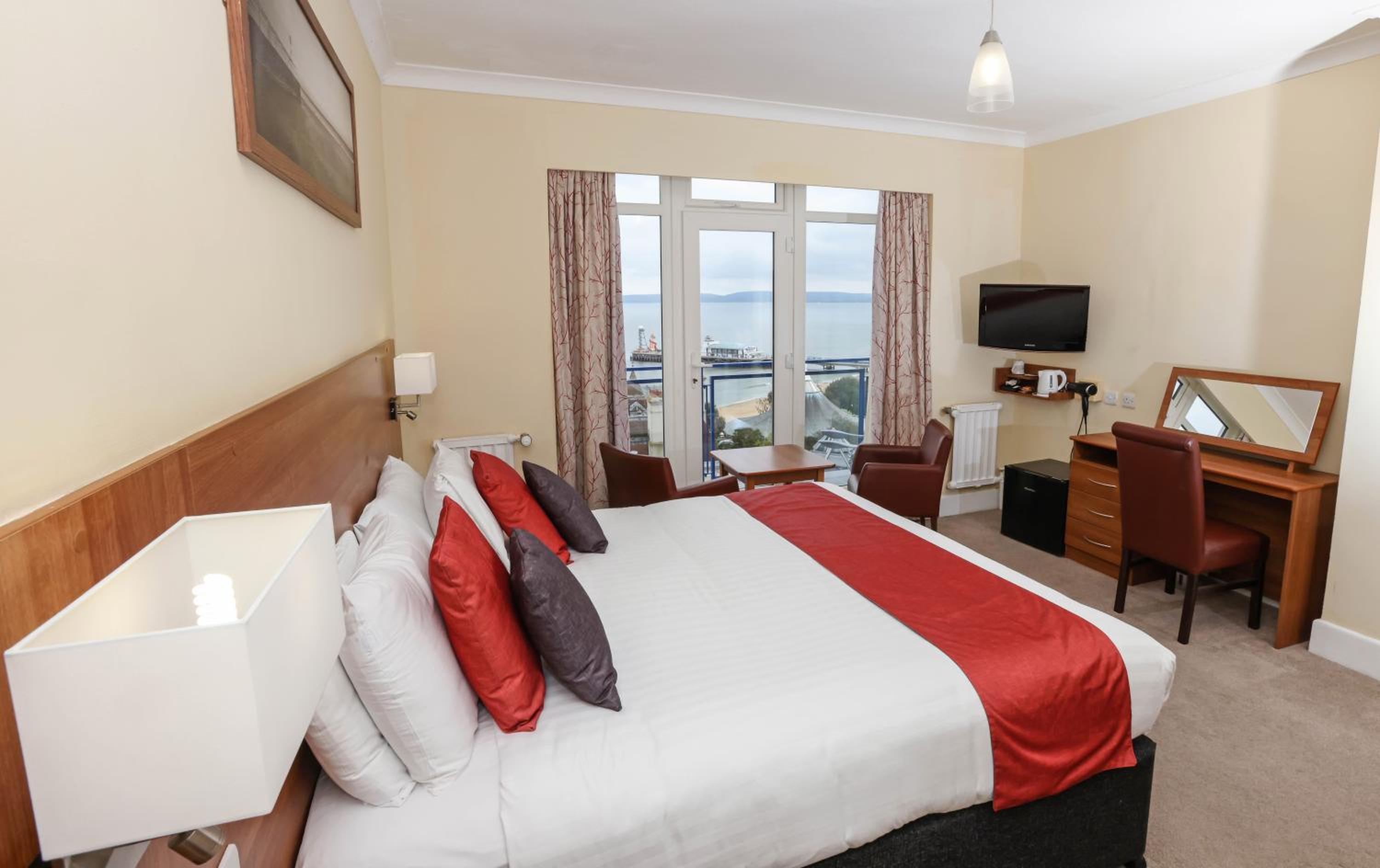 Double Room with Sea View and Balcony - No Dogs - Photo 1