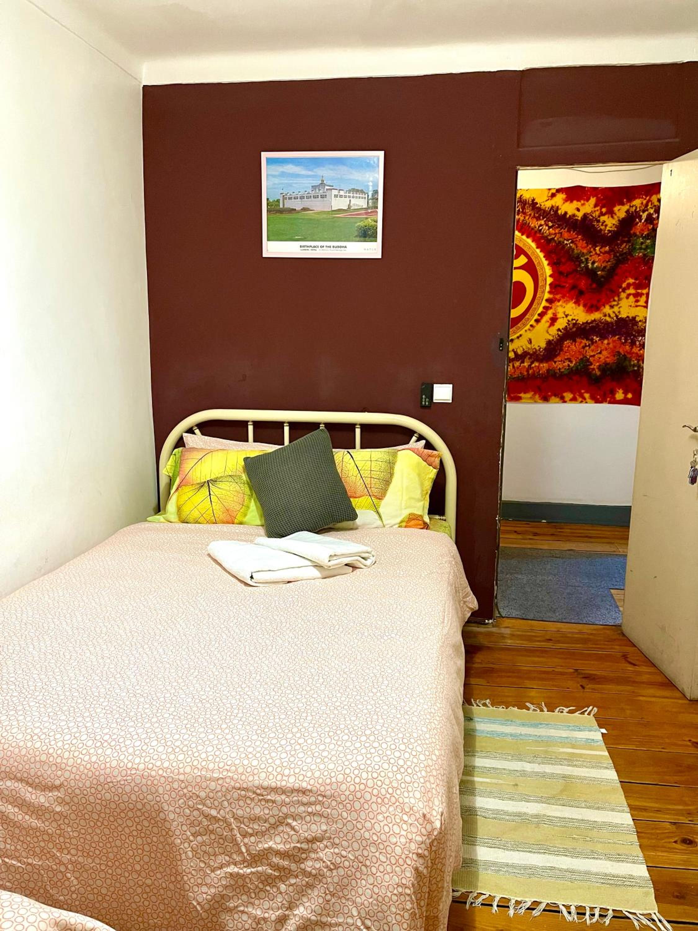 Budget Twin Room - Photo 4