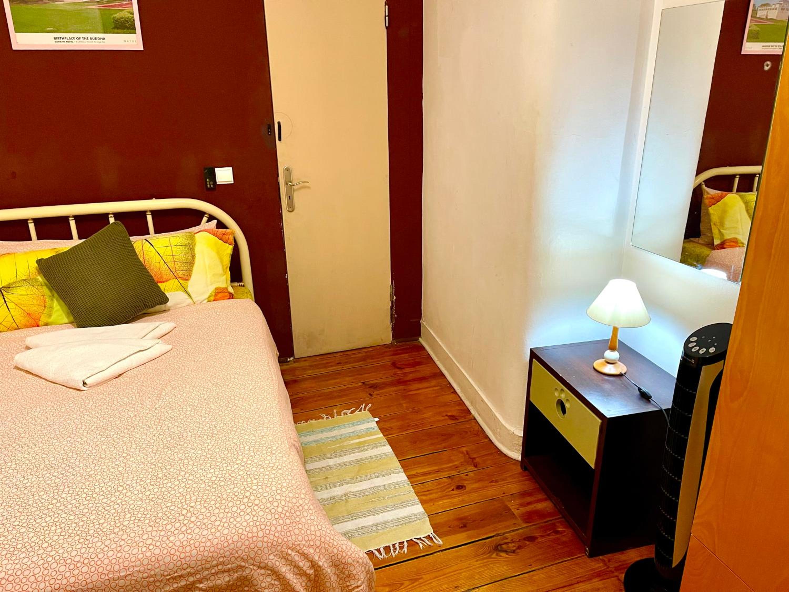 Budget Twin Room - Photo 5