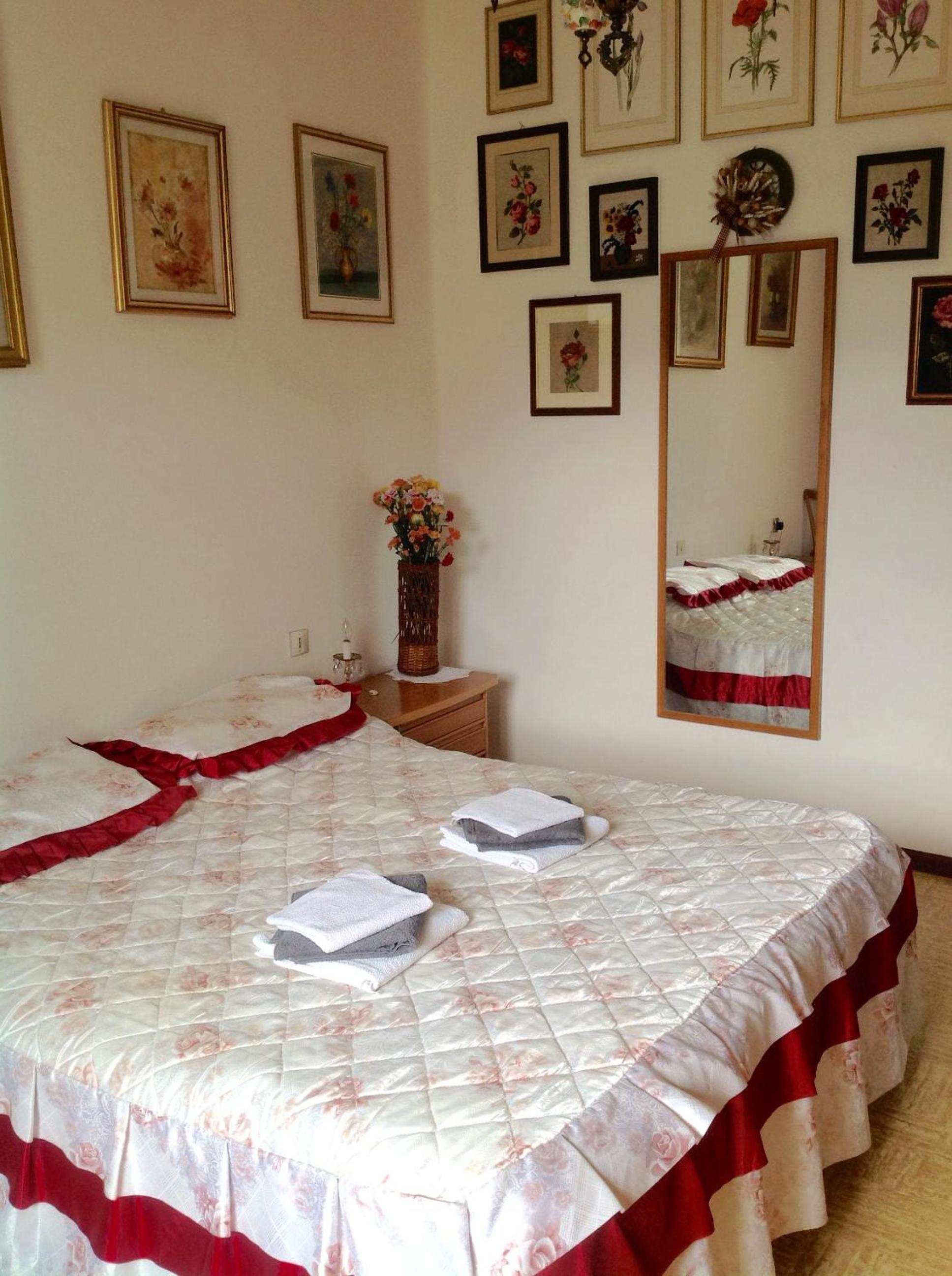 Double Room with Shared Bathroom photo 1